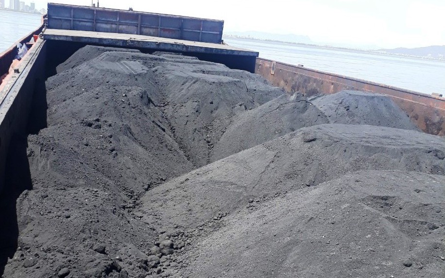 T&agrave;u chở than bị ch&igrave;m ngo&agrave;i khơi Vũng &Aacute;ng, 10 thuyền vi&ecirc;n mất t&iacute;ch- Ảnh 1.