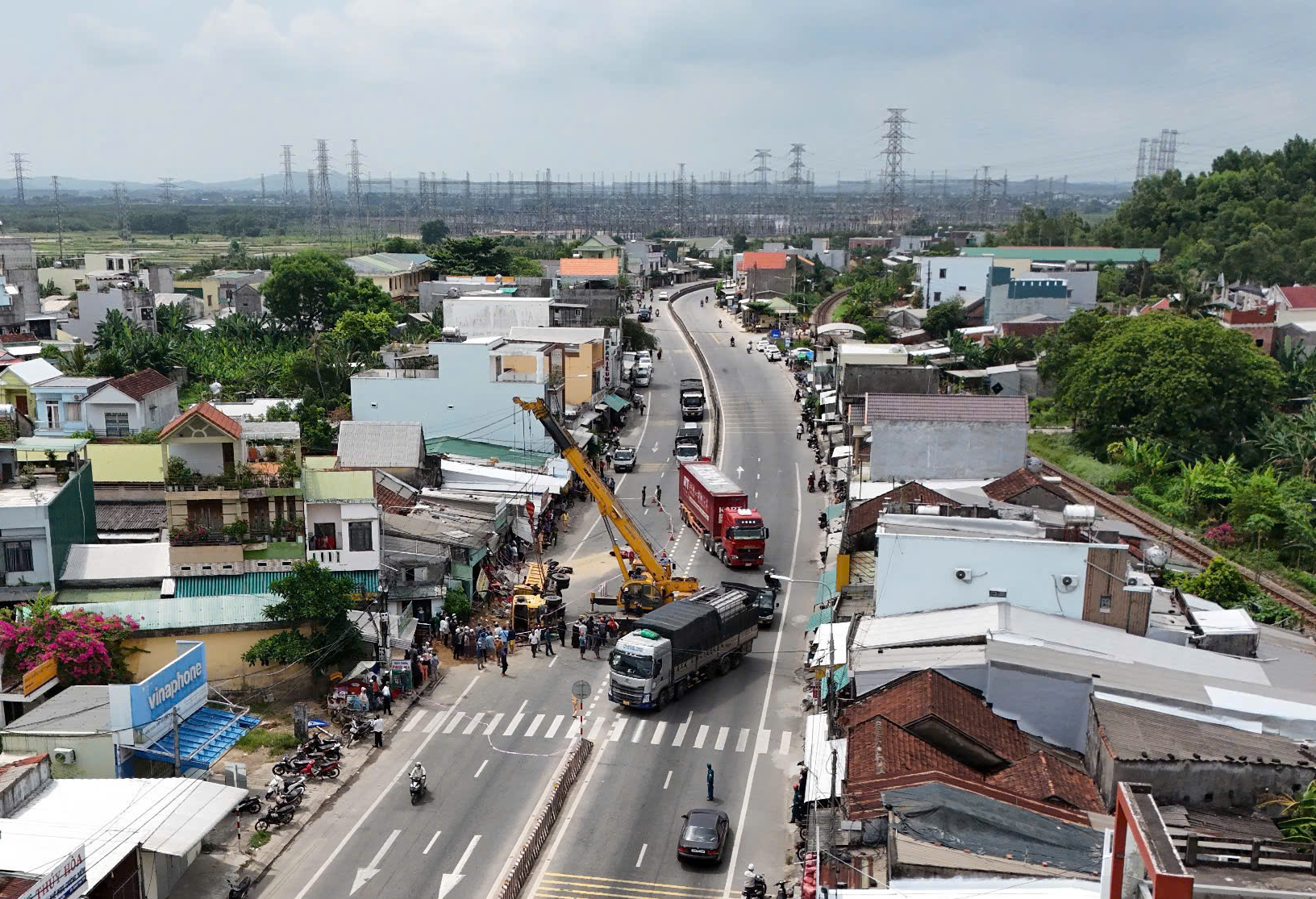 Vụ lật xe tải 4 người thương vong: Nhiều t&igrave;nh tiết bất ngờ dẫn đến tai nạn đau l&ograve;ng- Ảnh 1.