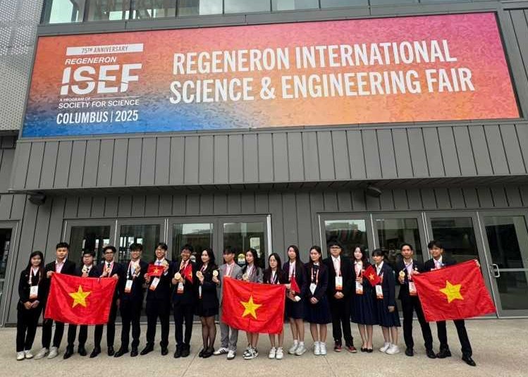 Thêm 11 học sinh được miễn thi tốt nghiệp, vào thẳng đại học năm 2025- Ảnh 1. Thêm 11 học sinh được miễn thi tốt nghiệp, vào thẳng đại học năm 2025- Ảnh 1.