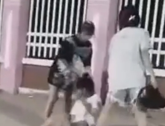 X&aacute;c minh hai clip nữ sinh đ&aacute;nh bạn d&atilde; man ở An Giang- Ảnh 2.