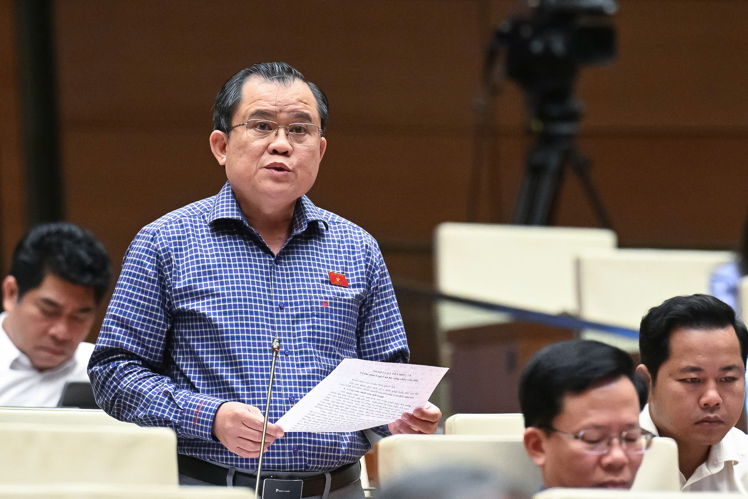 Nghị trường &ldquo;n&oacute;ng&rdquo; đề xuất bỏ hay giữ tử h&igrave;nh tội vận chuyển tr&aacute;i ph&eacute;p chất ma t&uacute;y- Ảnh 1.