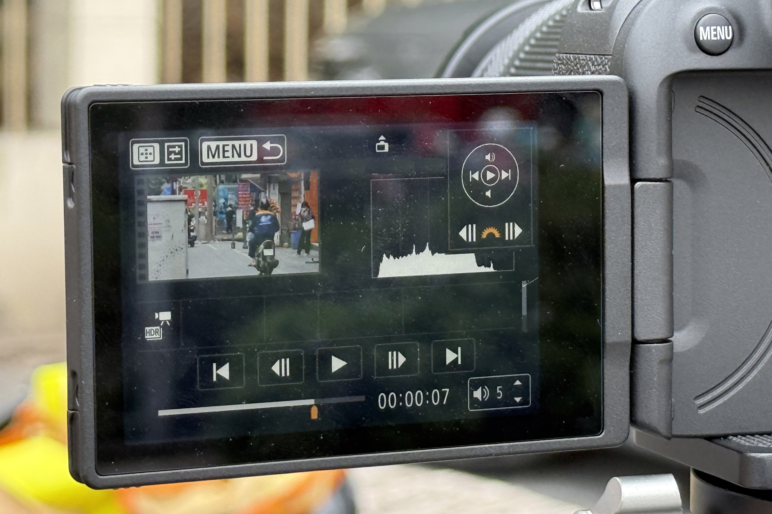 H&agrave; Nội: Cận cảnh camera lưu động bắt lỗi vi phạm, loạt t&agrave;i xế bị xử phạt- Ảnh 4.