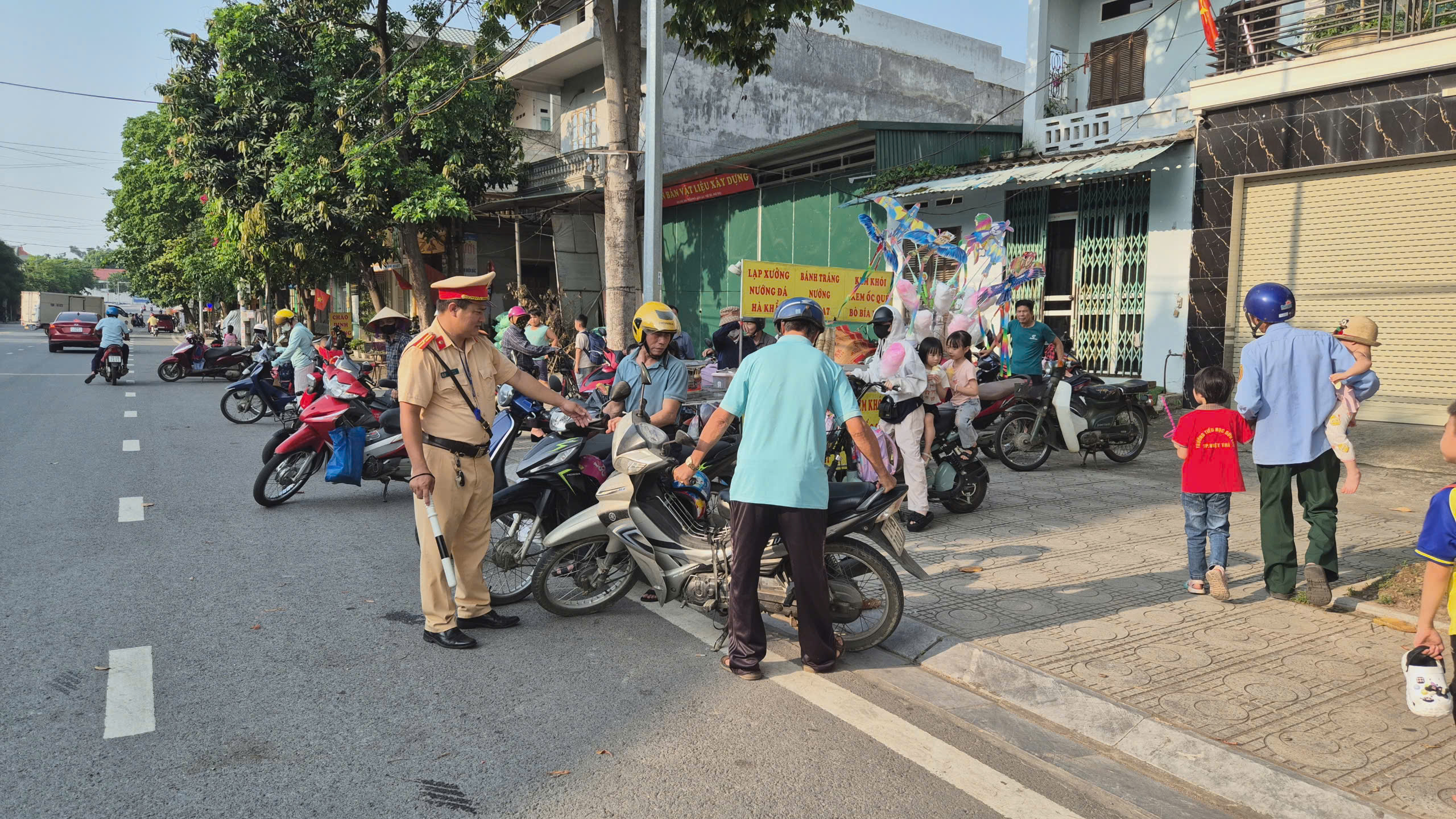 Phú Thọ: Xác định yếu tố then chốt trong đảm bảo an toàn giao thông cổng trường- Ảnh 1. Phú Thọ: Xác định yếu tố then chốt trong đảm bảo an toàn giao thông cổng trường- Ảnh 1.
