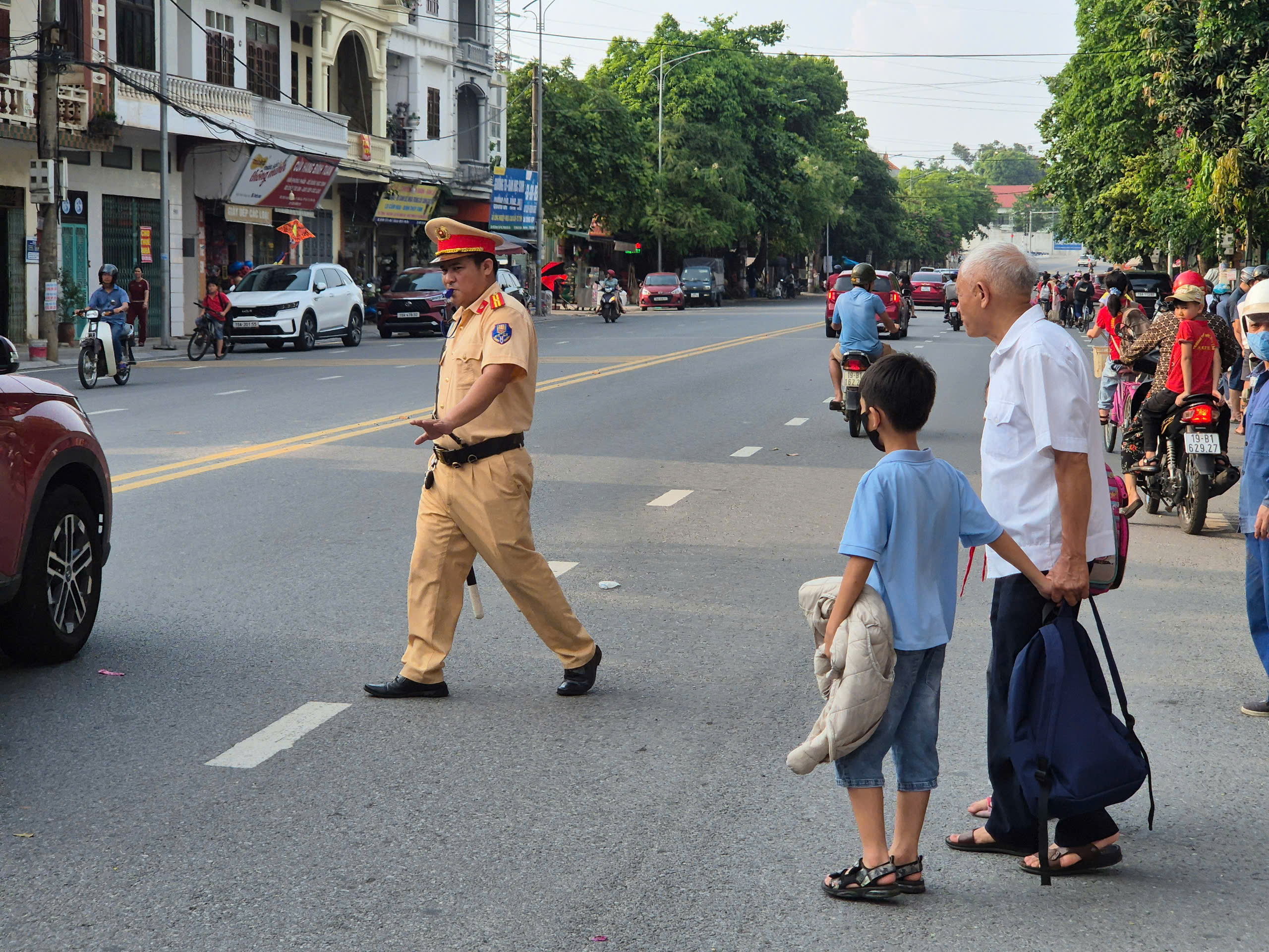 Phú Thọ: Xác định yếu tố then chốt trong đảm bảo an toàn giao thông cổng trường- Ảnh 2. Phú Thọ: Xác định yếu tố then chốt trong đảm bảo an toàn giao thông cổng trường- Ảnh 2.