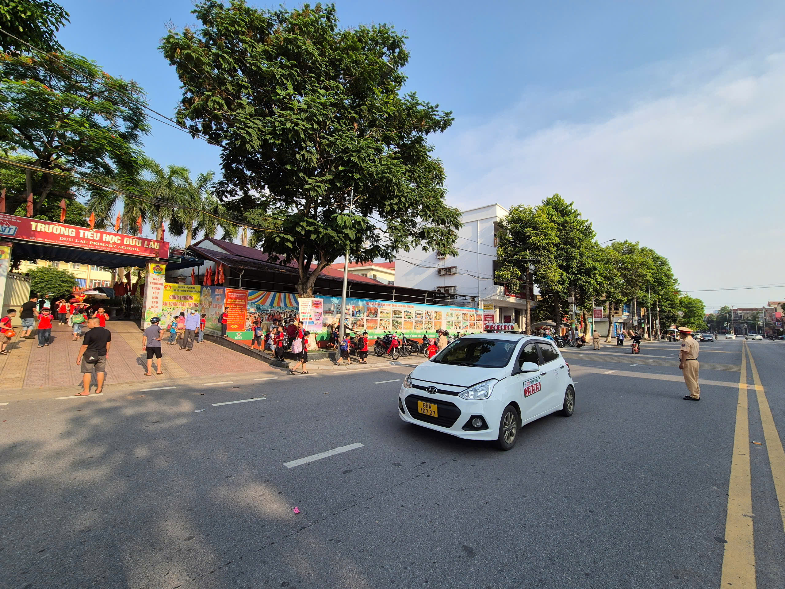 Phú Thọ: Xác định yếu tố then chốt trong đảm bảo an toàn giao thông cổng trường- Ảnh 3. Phú Thọ: Xác định yếu tố then chốt trong đảm bảo an toàn giao thông cổng trường- Ảnh 3.