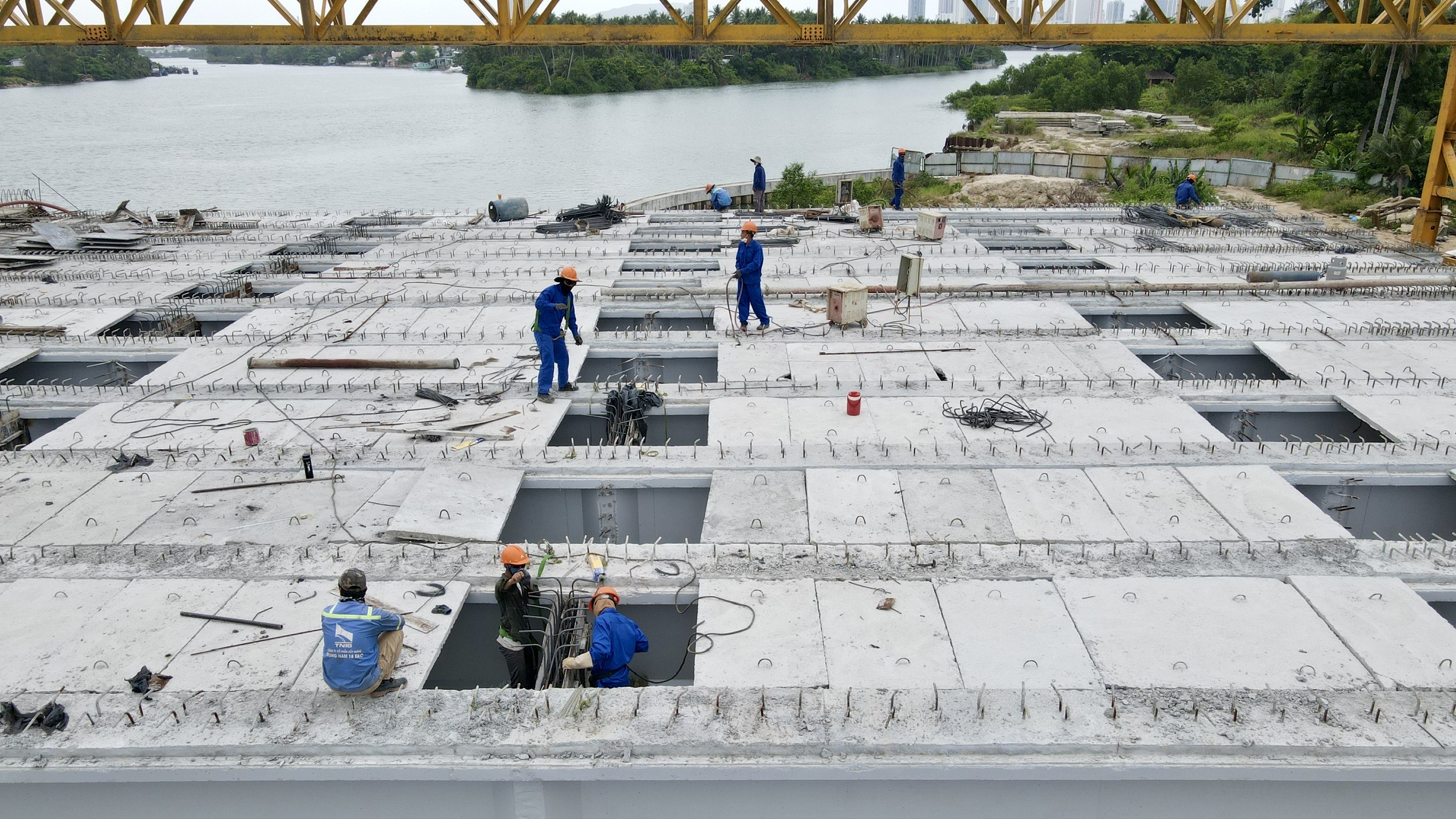 Đập ngăn mặn s&ocirc;ng C&aacute;i Nha Trang sắp về đ&iacute;ch sau nhiều năm vướng mặt bằng- Ảnh 2.