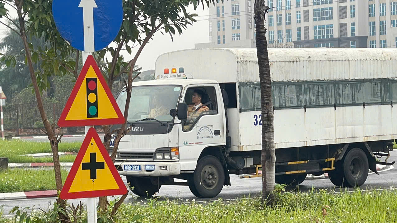 &Aacute;p dụng bộ 600 c&acirc;u hỏi s&aacute;t hạch l&aacute;i xe mới, học vi&ecirc;n kh&ocirc;ng thể học mẹo- Ảnh 1.