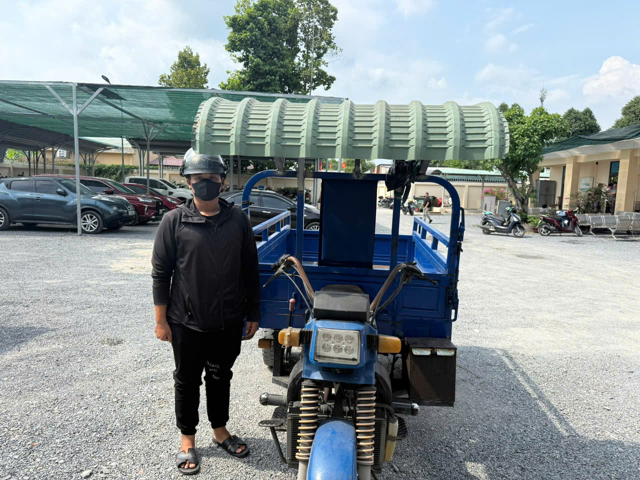 T&agrave;i xế ba g&aacute;c đi ngược chiều, th&aacute;ch thức &ocirc; t&ocirc; ở Củ Chi bị phạt hơn 33 triệu đồng- Ảnh 2.