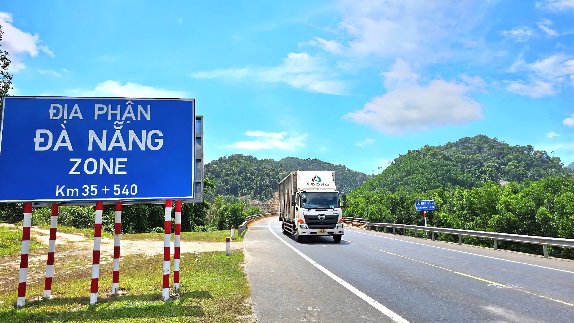 Cận cảnh tuyến La Sơn - H&ograve;a Li&ecirc;n trước giờ mở rộng th&agrave;nh cao tốc- Ảnh 9.