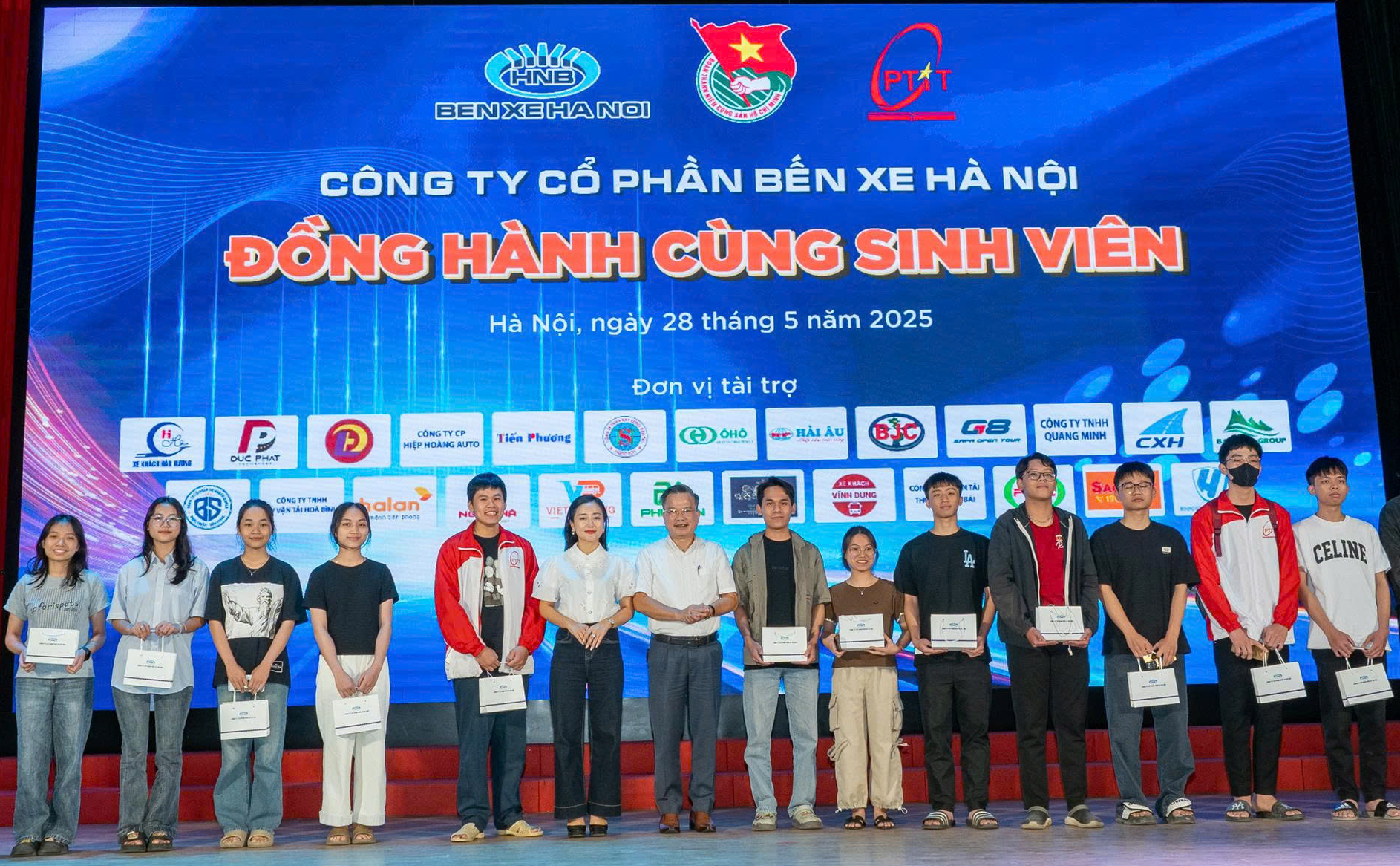 Bến xe H&agrave; Nội v&agrave; 25 doanh nghiệp vận tải giảm gi&aacute; v&eacute; xe kh&aacute;ch cho sinh vi&ecirc;n- Ảnh 2.