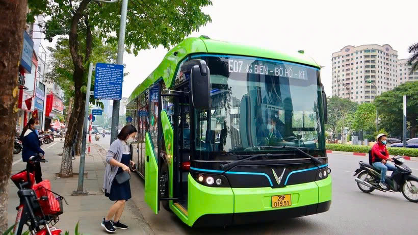 Xanh h&oacute;a to&agrave;n bộ xe bu&yacute;t ở H&agrave; Nội v&agrave;o năm 2030- Ảnh 1.