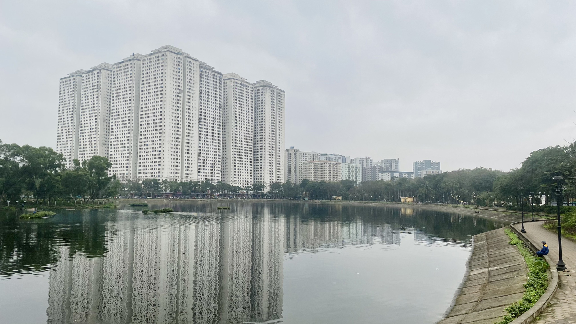 Khi trường học, c&ocirc;ng vi&ecirc;n ở khu đ&ocirc; thị chỉ l&agrave; &ldquo;b&aacute;nh vẽ&rdquo;- Ảnh 2.