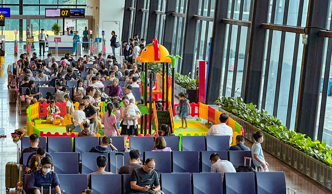 S&acirc;n bay T&acirc;n Sơn Nhất dự kiến đ&oacute;n 10 triệu kh&aacute;ch trong cao điểm h&egrave;- Ảnh 2.