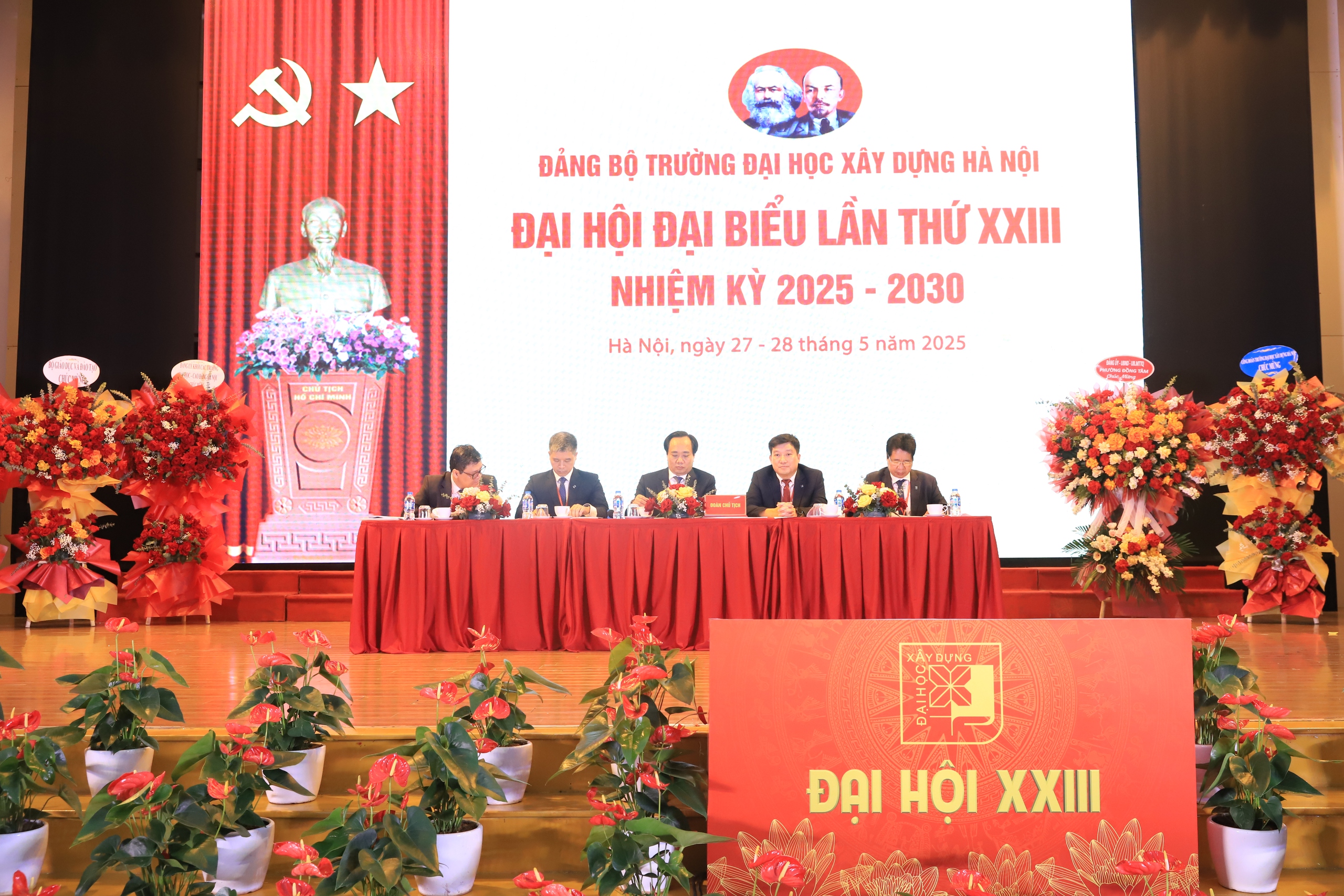 Đại học Xây dựng phấn đấu trở thành cơ sở giáo dục trọng điểm về kiến trúc – xây dựng- Ảnh 1. Đại học Xây dựng phấn đấu trở thành cơ sở giáo dục trọng điểm về kiến trúc – xây dựng- Ảnh 1.