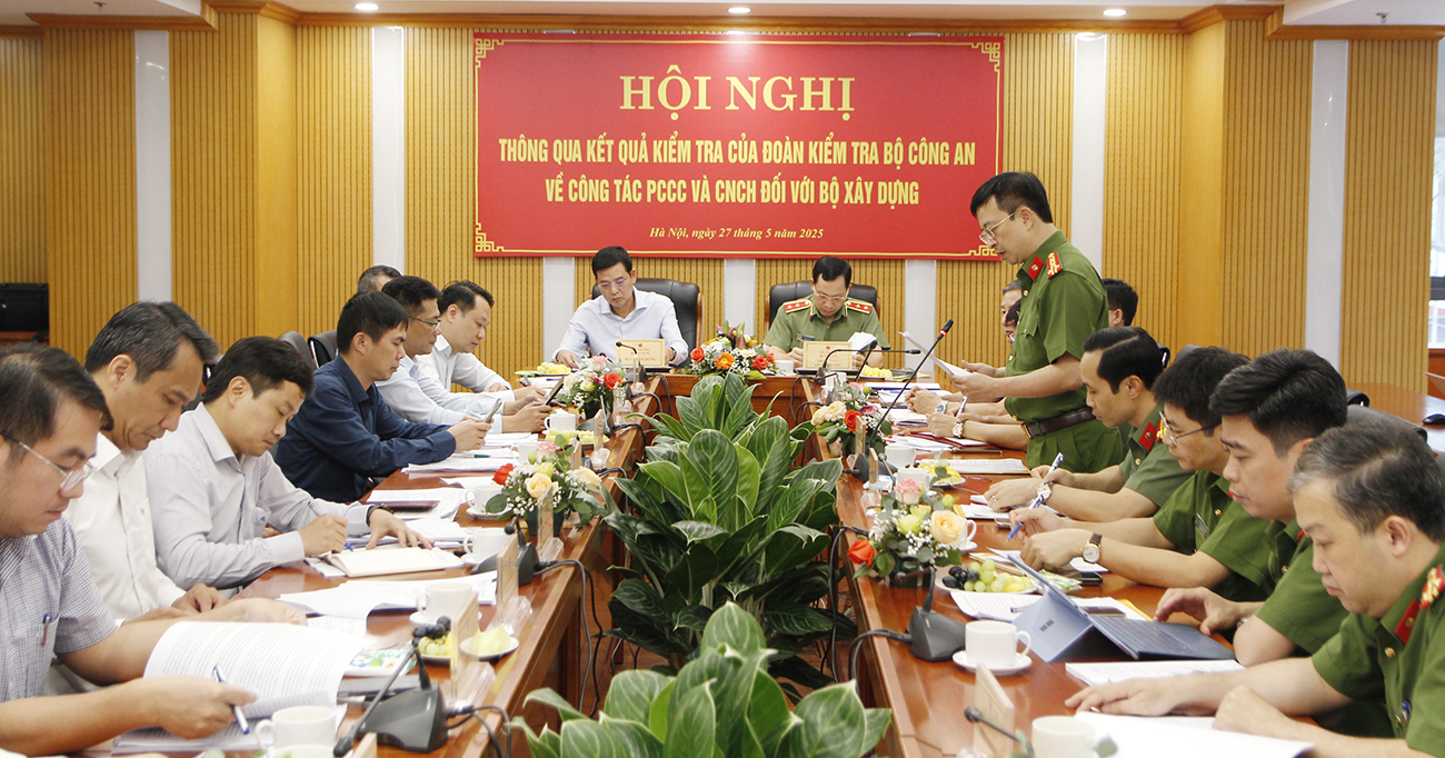 To&agrave;n cảnh Hội nghị th&ocirc;ng qua kết quả kiểm tra của Đo&agrave;n kiểm tra Bộ C&ocirc;ng an về c&ocirc;ng t&aacute;c ph&ograve;ng ch&aacute;y chữa ch&aacute;y v&agrave; cứu nạn cứu hộ đối với Bộ X&acirc;y dựng.