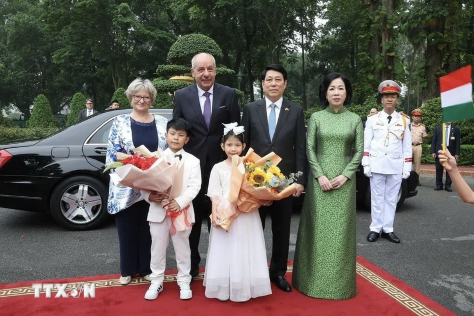 Chủ tịch nước Lương Cường chủ trì lễ đón chính thức Tổng thống Hungary- Ảnh 3. Chủ tịch nước Lương Cường chủ trì lễ đón chính thức Tổng thống Hungary- Ảnh 3.