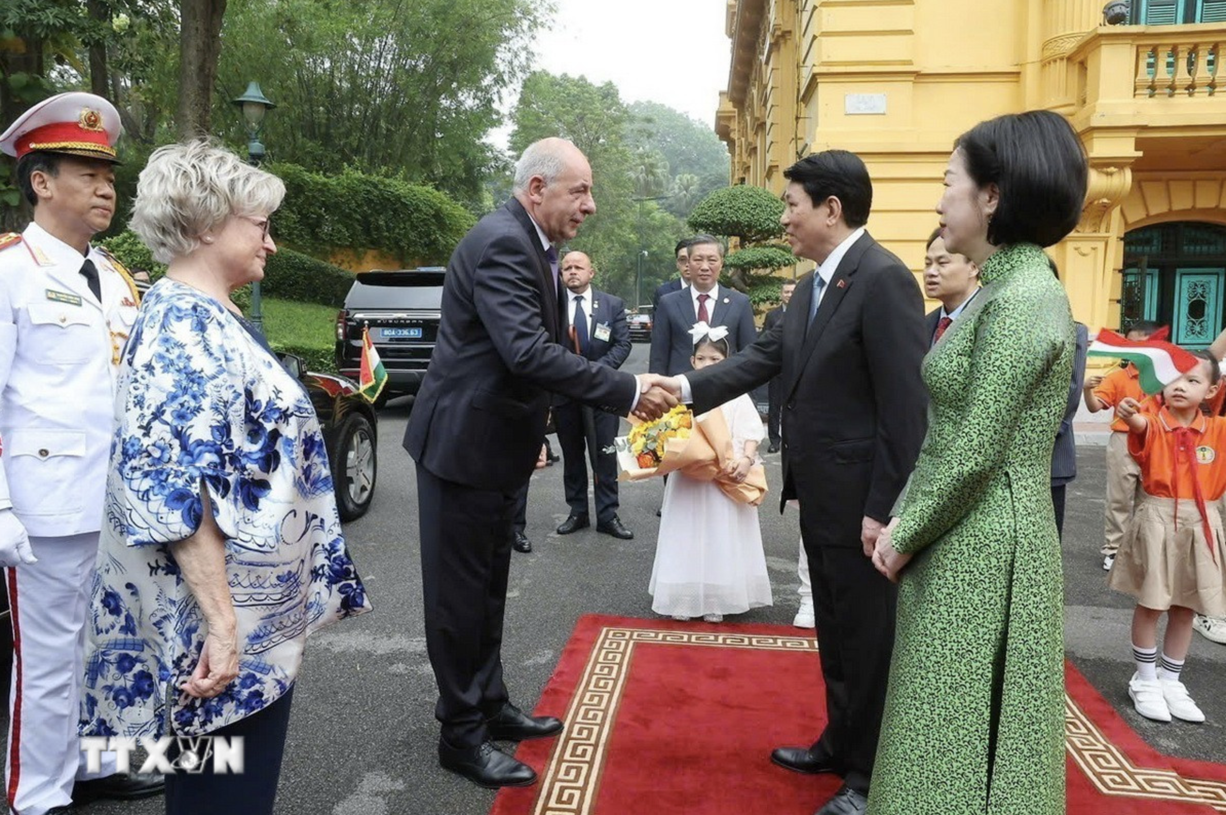 Chủ tịch nước Lương Cường chủ trì lễ đón chính thức Tổng thống Hungary- Ảnh 1. Chủ tịch nước Lương Cường chủ trì lễ đón chính thức Tổng thống Hungary- Ảnh 1.