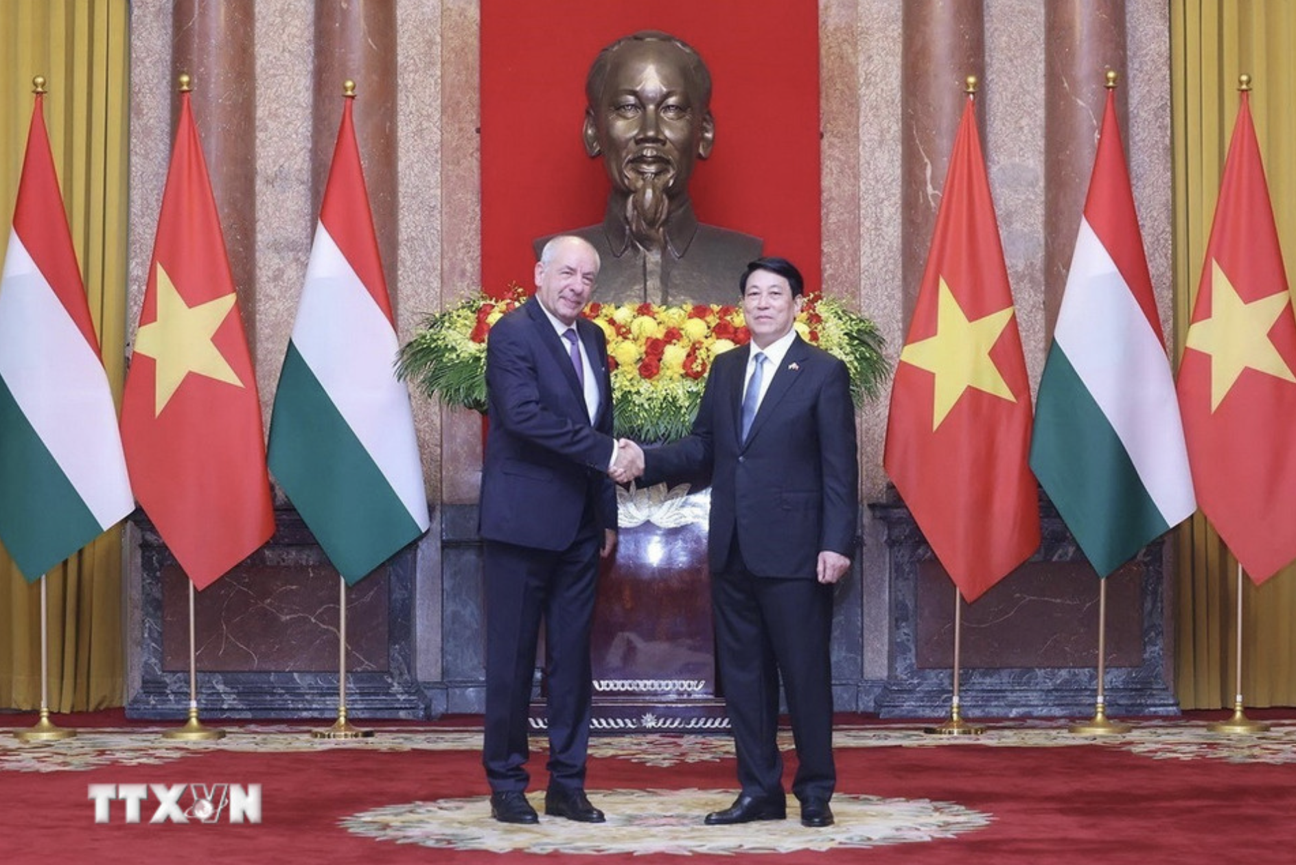 Chủ tịch nước Lương Cường chủ trì lễ đón chính thức Tổng thống Hungary- Ảnh 8. Chủ tịch nước Lương Cường chủ trì lễ đón chính thức Tổng thống Hungary- Ảnh 8.