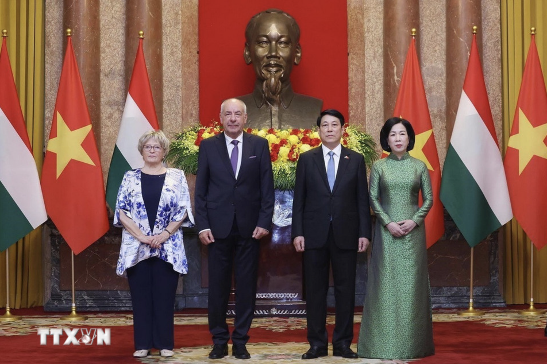 Chủ tịch nước Lương Cường chủ trì lễ đón chính thức Tổng thống Hungary- Ảnh 7. Chủ tịch nước Lương Cường chủ trì lễ đón chính thức Tổng thống Hungary- Ảnh 7.