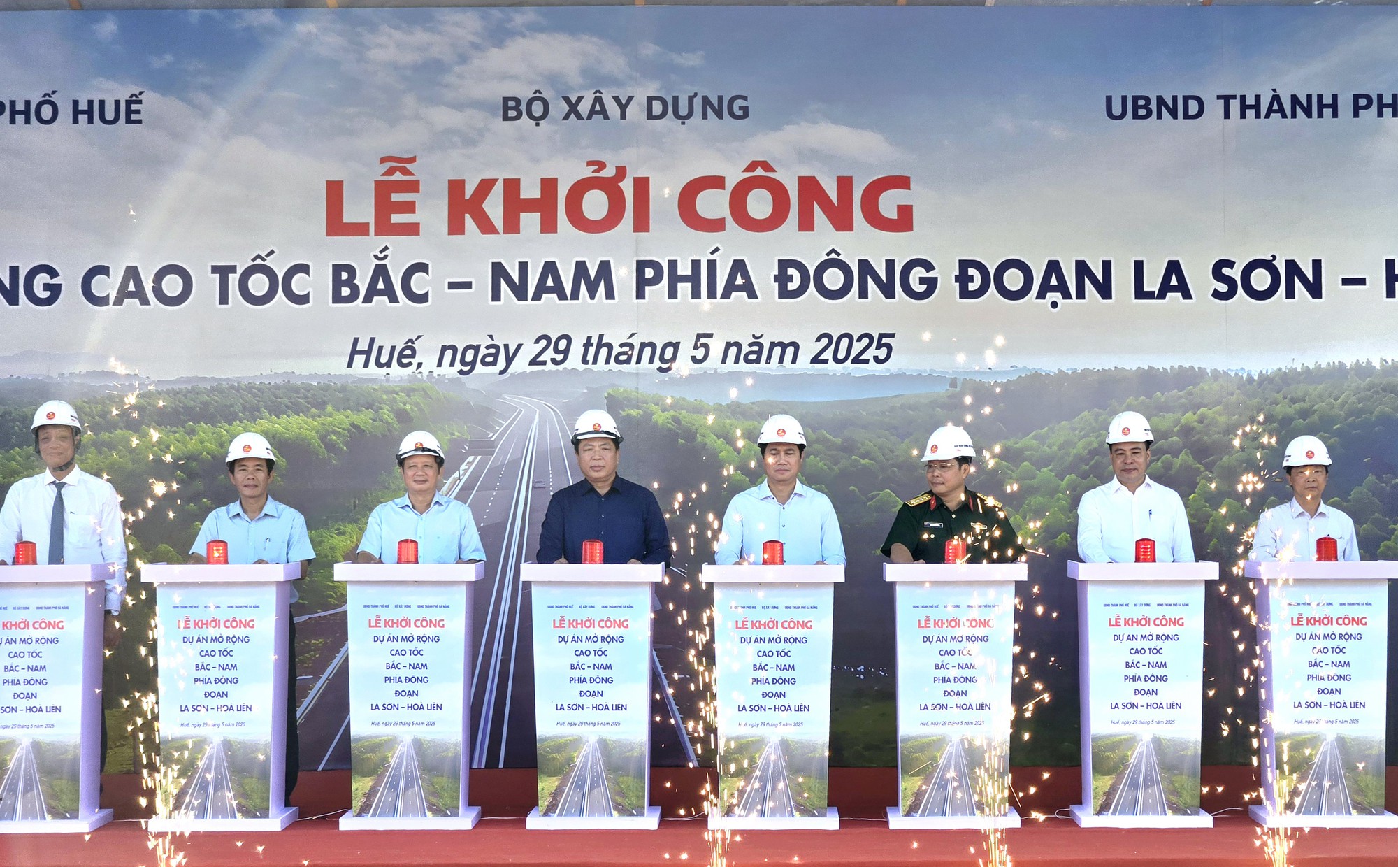 Bộ trưởng Trần Hồng Minh ph&aacute;t lệnh mở rộng đường La Sơn - H&ograve;a Li&ecirc;n l&ecirc;n cao tốc- Ảnh 2.