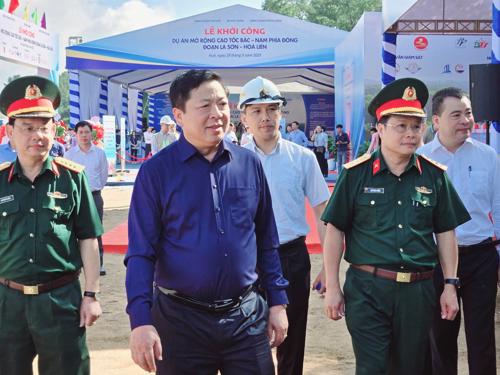 Bộ trưởng Trần Hồng Minh ph&aacute;t lệnh mở rộng đường La Sơn - H&ograve;a Li&ecirc;n l&ecirc;n cao tốc- Ảnh 4.