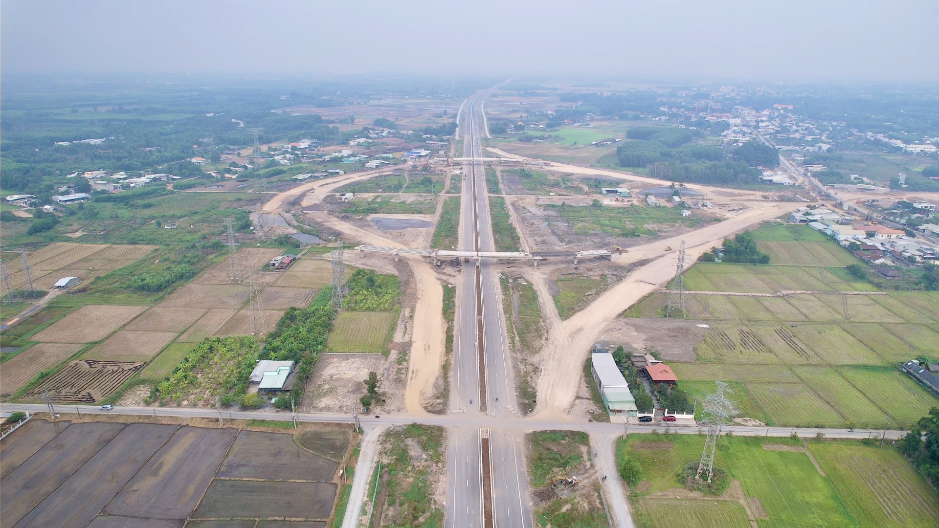 Chạy đua thời tiết đưa dự án Vành đai 3 TP.HCM qua Đồng Nai cán đích trước 19/12- Ảnh 6. Chạy đua thời tiết đưa dự án Vành đai 3 TP.HCM qua Đồng Nai cán đích trước 19/12- Ảnh 6.
