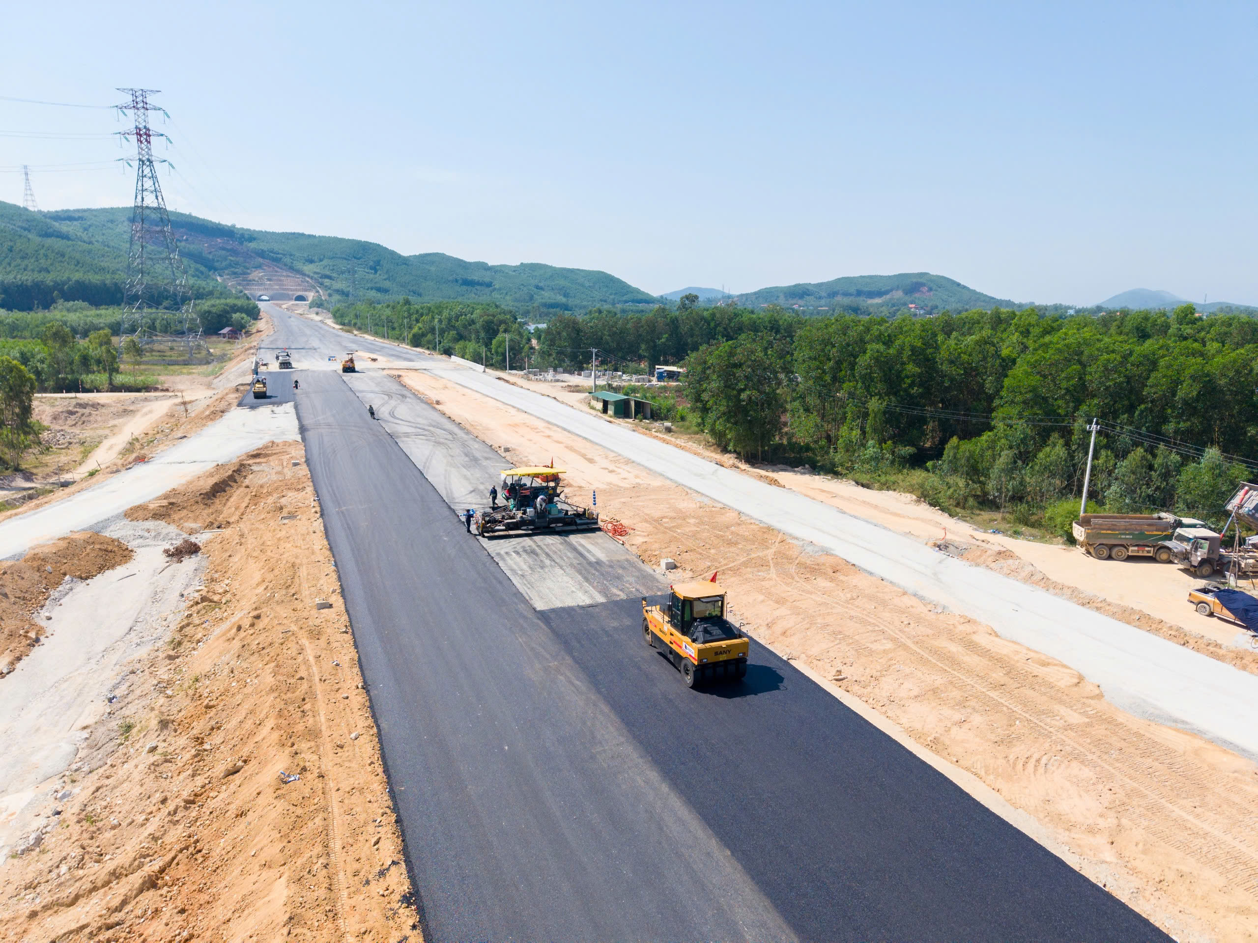Bắt đầu ho&agrave;n trả c&aacute;c tuyến đường mượn để thi c&ocirc;ng cao tốc Quảng Ng&atilde;i - Ho&agrave;i Nhơn- Ảnh 4.
