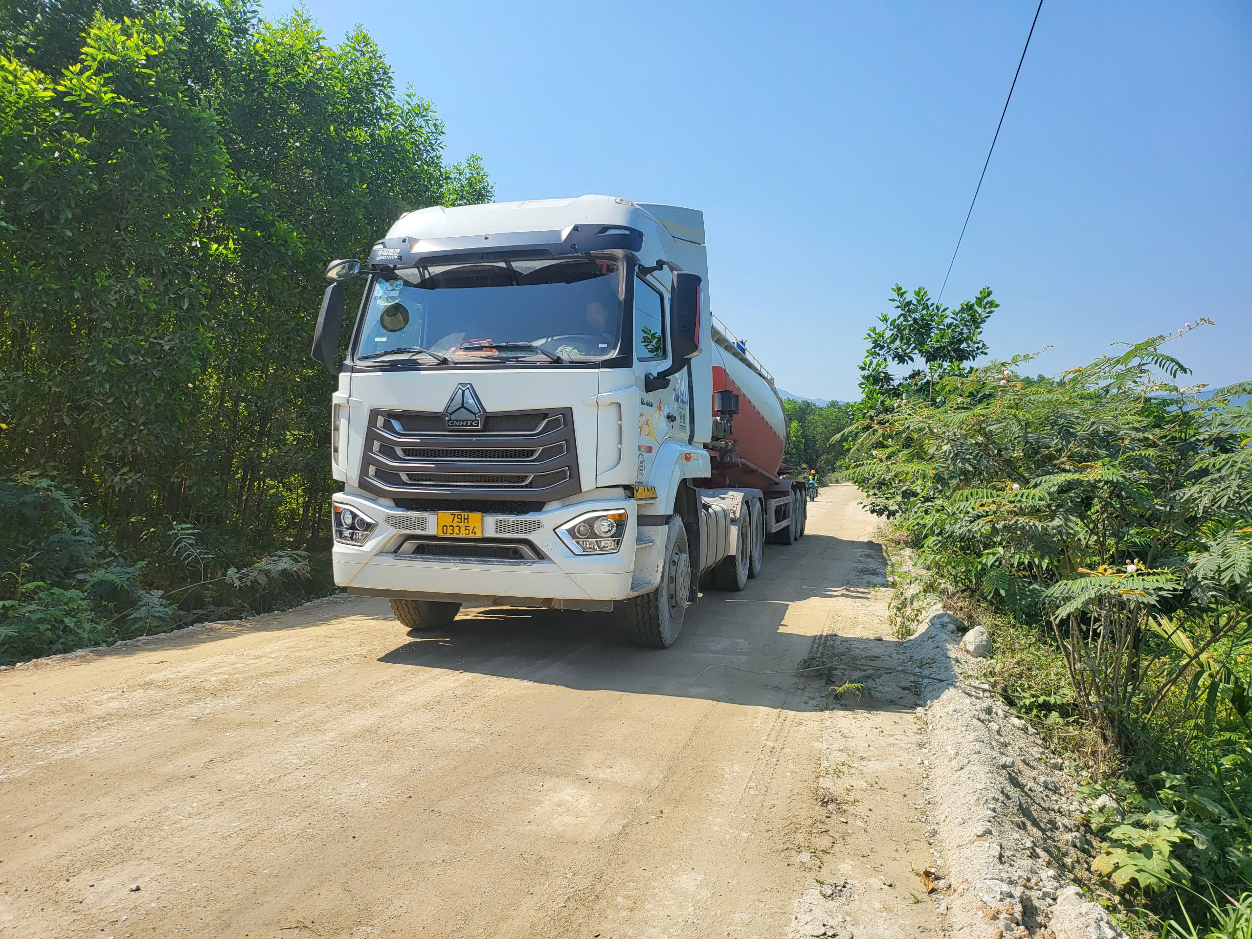 Bắt đầu ho&agrave;n trả c&aacute;c tuyến đường mượn để thi c&ocirc;ng cao tốc Quảng Ng&atilde;i - Ho&agrave;i Nhơn- Ảnh 3.
