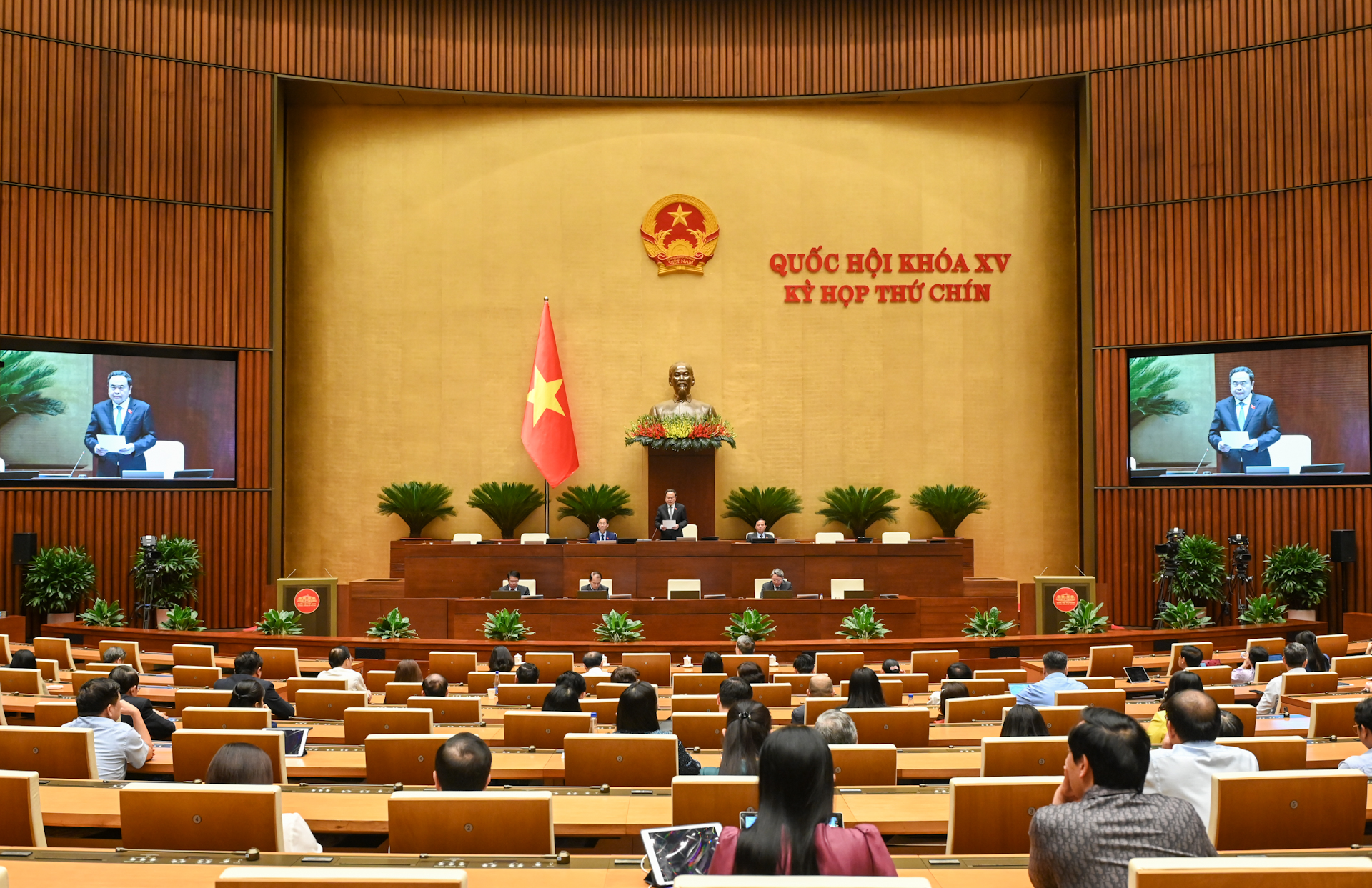 Quốc hội kết thúc đợt 1 kỳ họp thứ 9, thông qua 8 nghị quyết quan trọng- Ảnh 2. Quốc hội kết thúc đợt 1 kỳ họp thứ 9, thông qua 8 nghị quyết quan trọng- Ảnh 2.