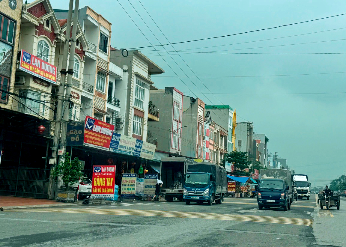 Vĩnh Ph&uacute;c: Tiểu thương thị trấn Thổ Tang hoạt động trở lại- Ảnh 1.