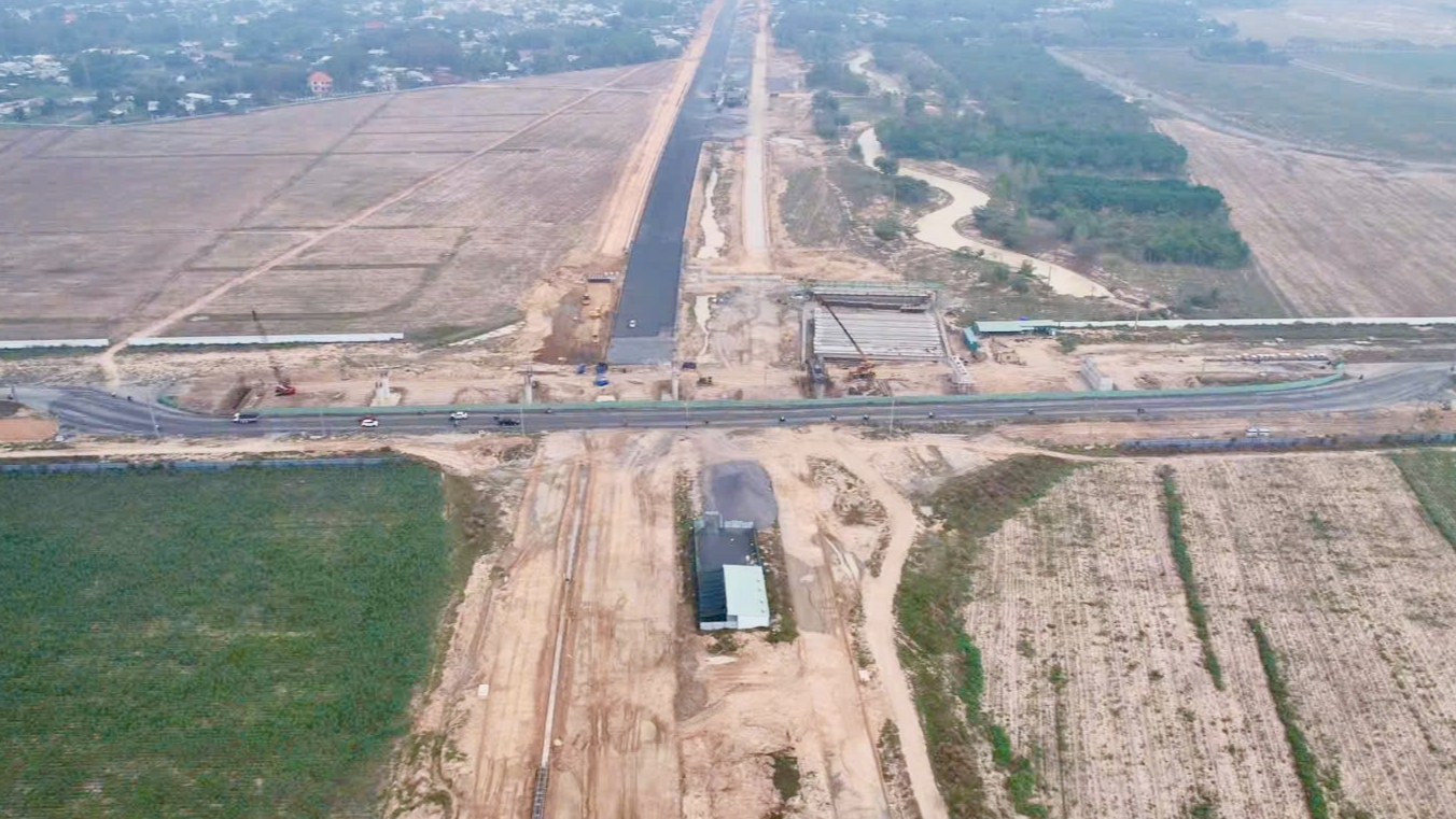 Chạy đua thời tiết đưa dự án Vành đai 3 TP.HCM qua Đồng Nai cán đích trước 19/12- Ảnh 7. Chạy đua thời tiết đưa dự án Vành đai 3 TP.HCM qua Đồng Nai cán đích trước 19/12- Ảnh 7.