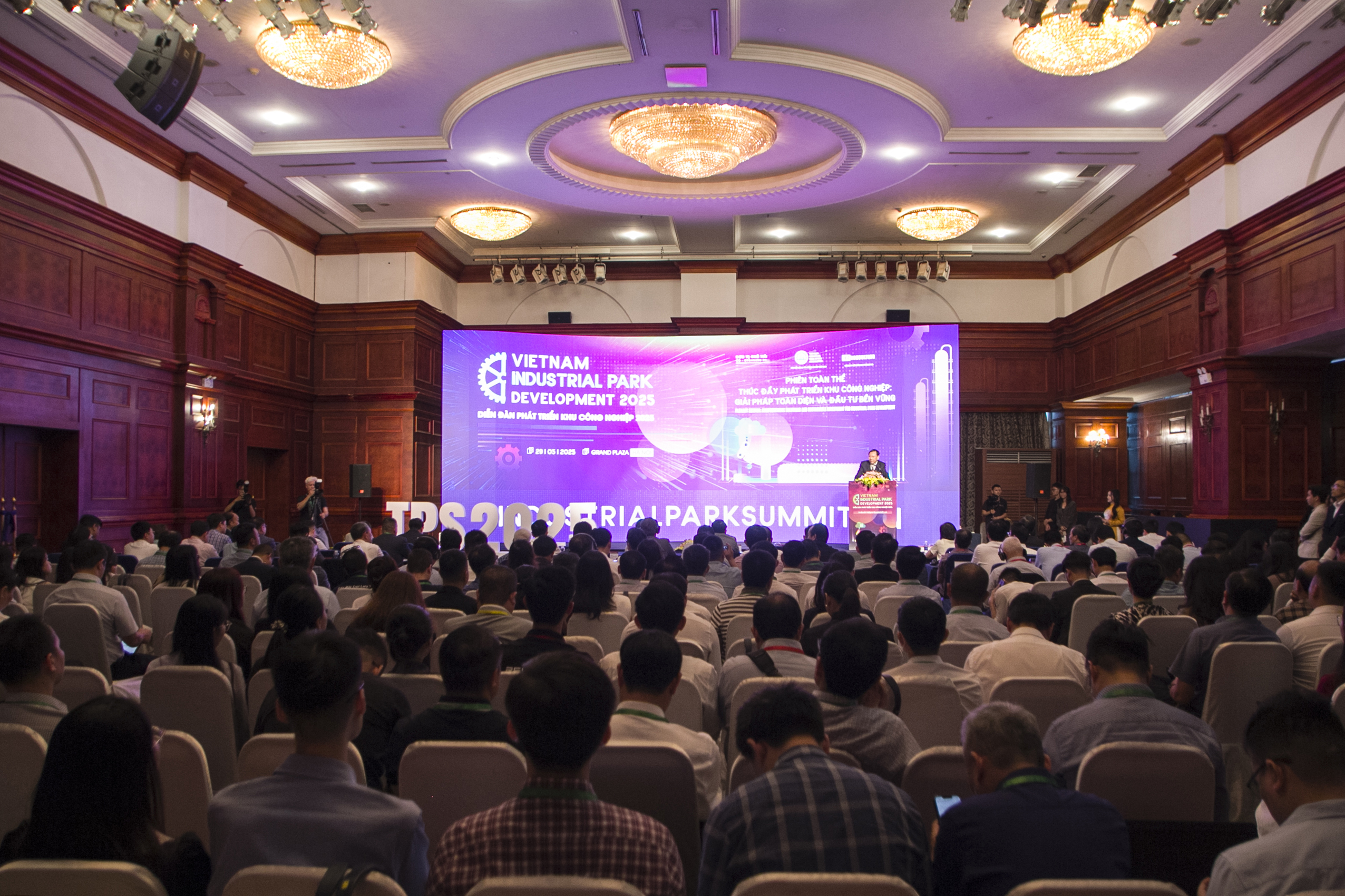 Diễn đ&agrave;n ph&aacute;t triển khu c&ocirc;ng nghiệp Việt Nam 2025 thu h&uacute;t sự tham gia của nhiều chuy&ecirc;n gia, đại biểu v&agrave; doanh nghiệp trong lĩnh vực ph&aacute;t triển KCN.