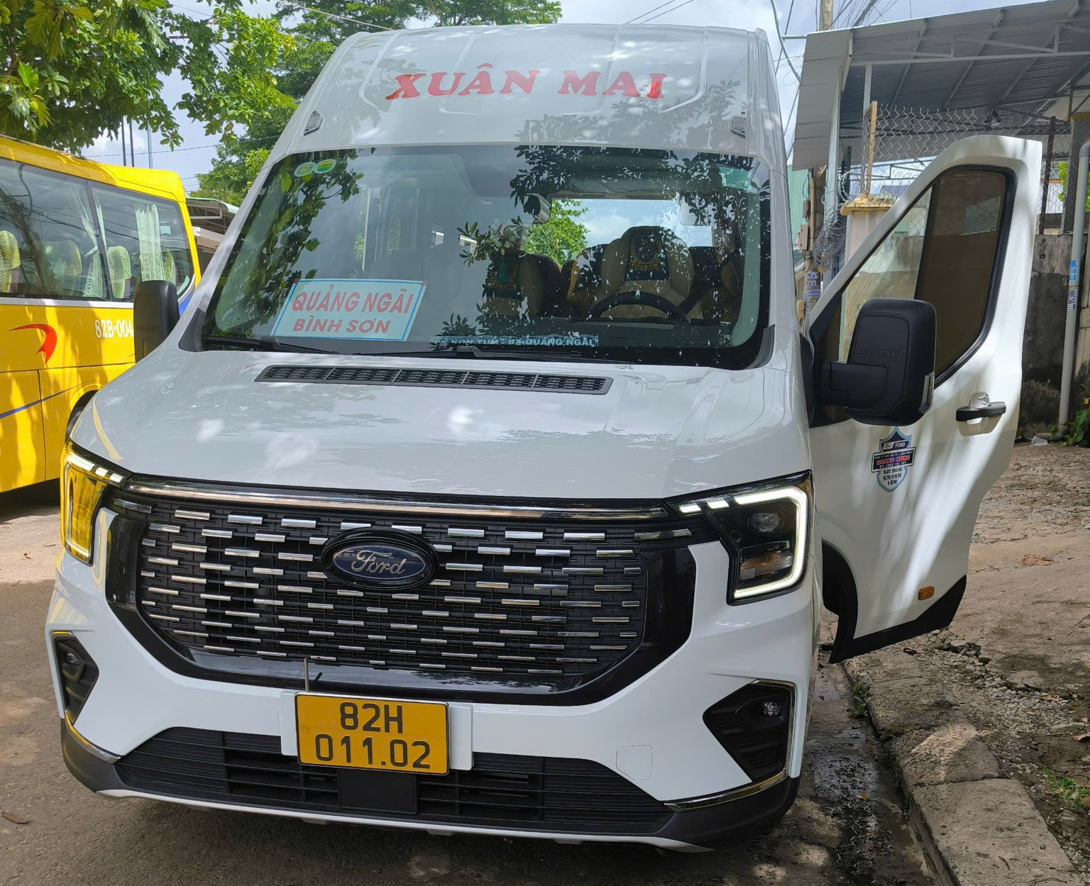 Quảng Ng&atilde;i hỗ trợ tiền mặt để c&aacute;n bộ tỉnh Kon Tum đi lại thay v&igrave; bố tr&iacute; xe đưa đ&oacute;n- Ảnh 2.