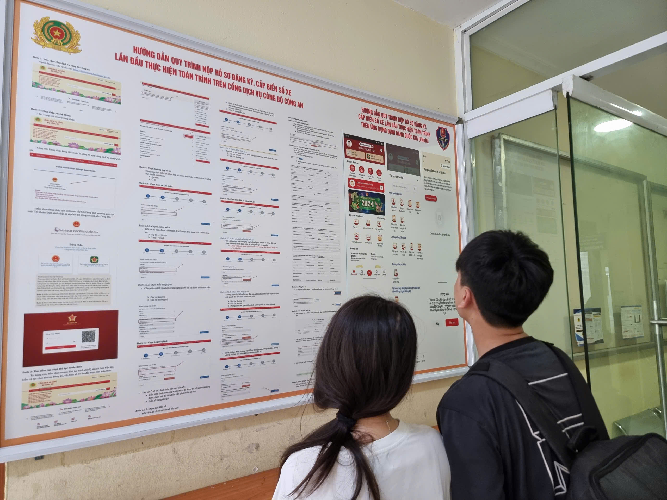 Hà Nội: Hết cảnh chen chúc đăng ký ô tô sau khi áp dụng bấm biển số online- Ảnh 2. Hà Nội: Hết cảnh chen chúc đăng ký ô tô sau khi áp dụng bấm biển số online- Ảnh 2.