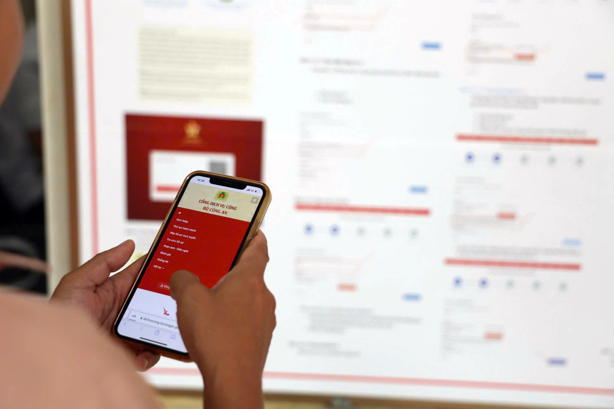 Hà Nội: Hết cảnh chen chúc đăng ký ô tô sau khi áp dụng bấm biển số online- Ảnh 8. Hà Nội: Hết cảnh chen chúc đăng ký ô tô sau khi áp dụng bấm biển số online- Ảnh 8.