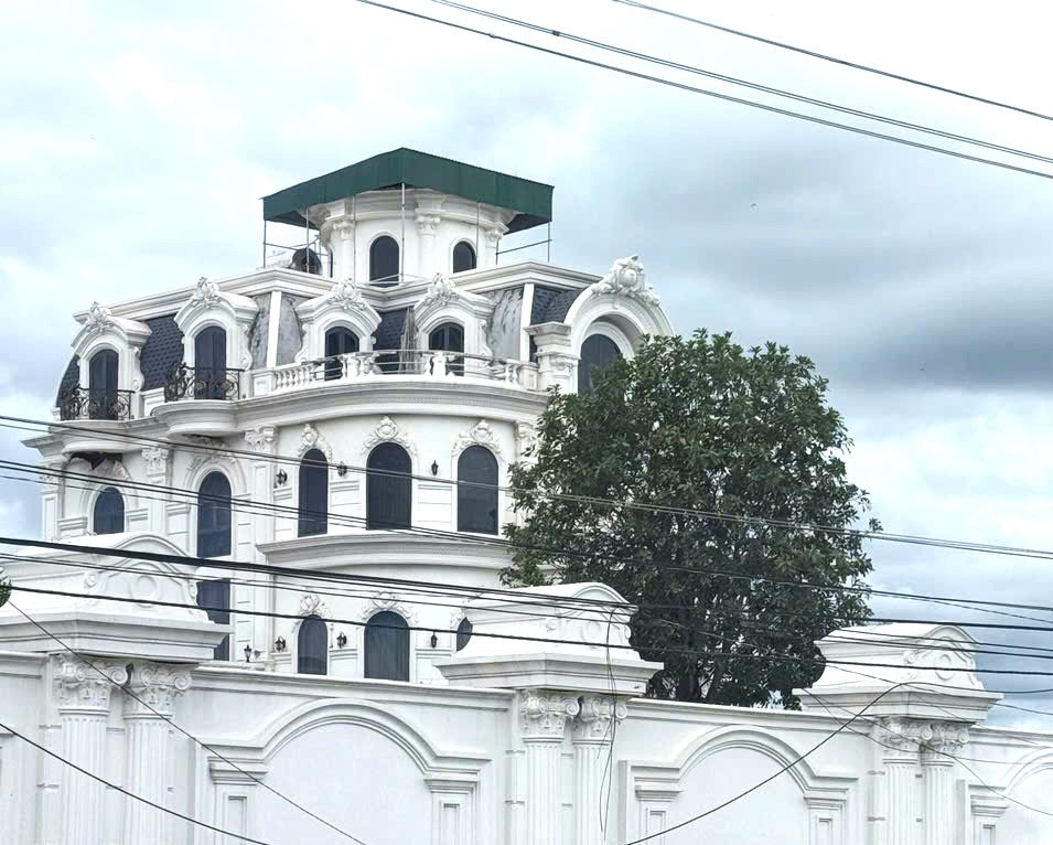 Bình Thuận: Biệt thự trái phép vẫn tồn tại sau nhiều lần gia hạn tự tháo dỡ- Ảnh 1. Bình Thuận: Biệt thự trái phép vẫn tồn tại sau nhiều lần gia hạn tự tháo dỡ- Ảnh 1.