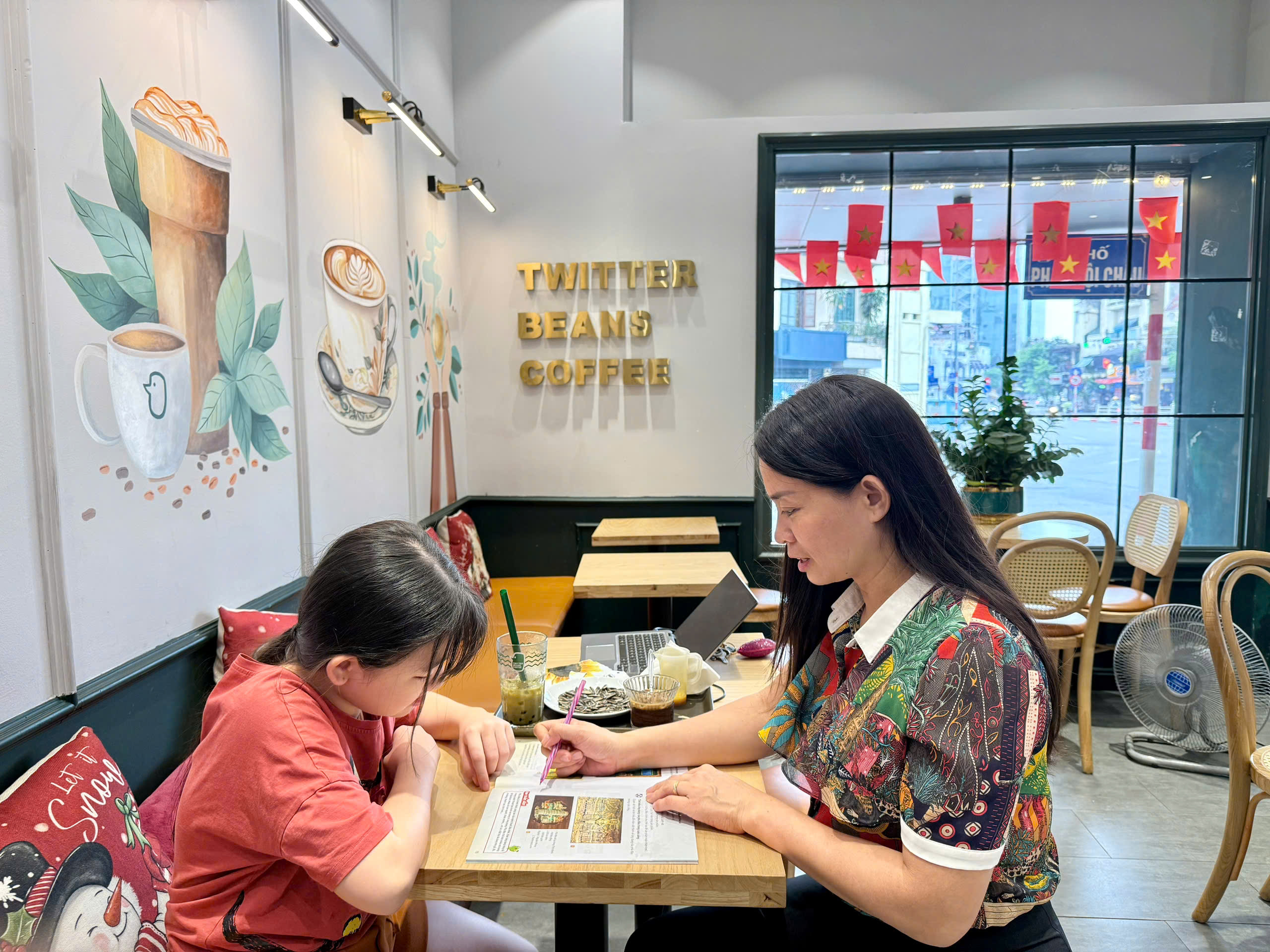 Cà phê gia sư: Có thể "đổi gió" nhưng không nên lạm dụng- Ảnh 1. Cà phê gia sư: Có thể "đổi gió" nhưng không nên lạm dụng- Ảnh 1.