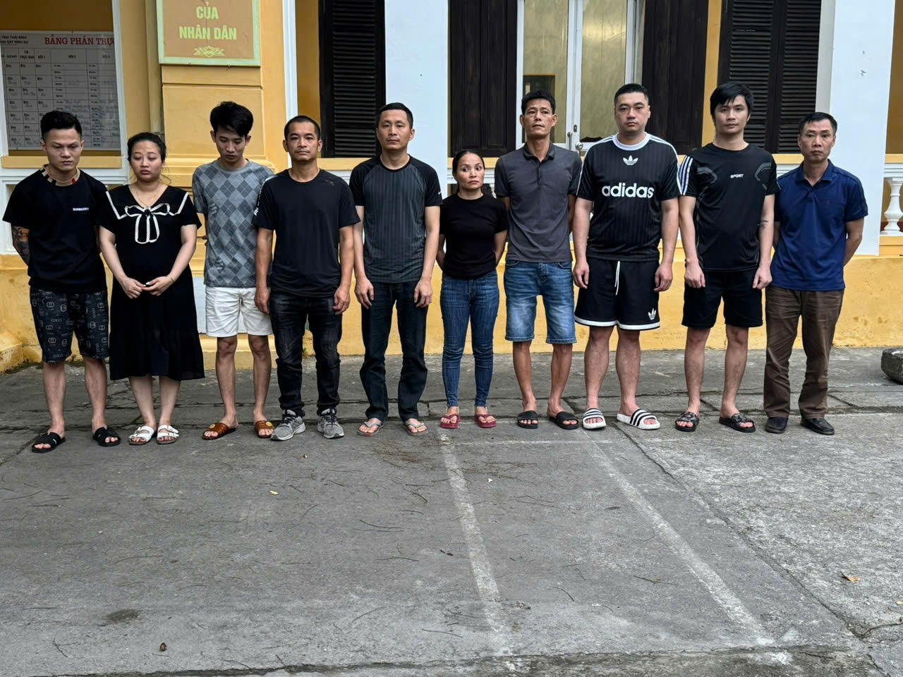 Th&aacute;i B&igrave;nh: Triệt ph&aacute; đường d&acirc;y đ&aacute;nh bạc, d&ugrave;ng AI rửa tiền hơn 1.000 tỷ đồng- Ảnh 1.