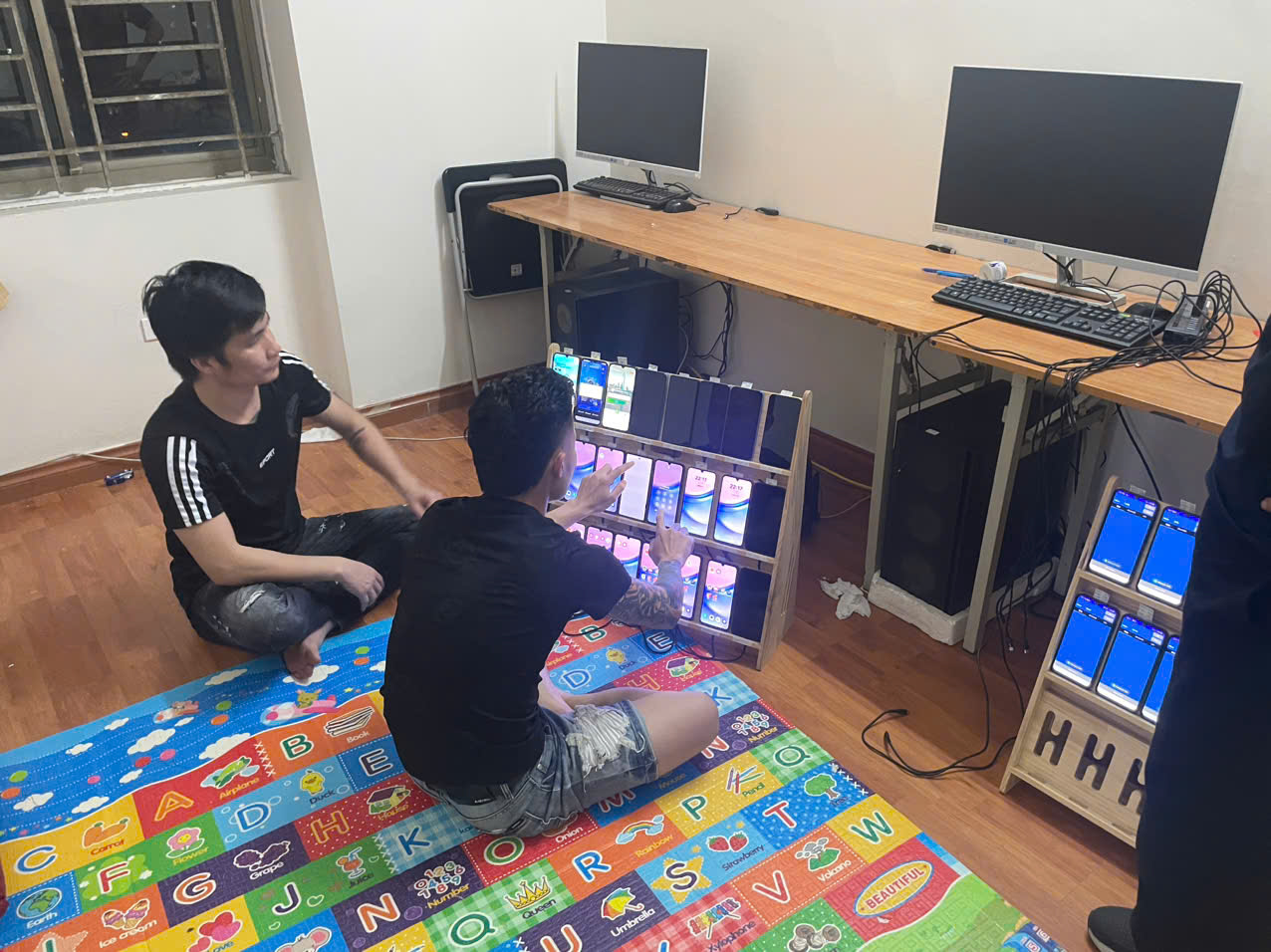 Th&aacute;i B&igrave;nh: Triệt ph&aacute; đường d&acirc;y đ&aacute;nh bạc, d&ugrave;ng AI rửa tiền hơn 1.000 tỷ đồng- Ảnh 2.