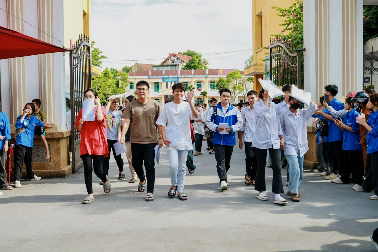 Hà Nội công bố điểm thi và điểm chuẩn lớp 10 trước 6/7- Ảnh 1. Hà Nội công bố điểm thi và điểm chuẩn lớp 10 trước 6/7- Ảnh 1.