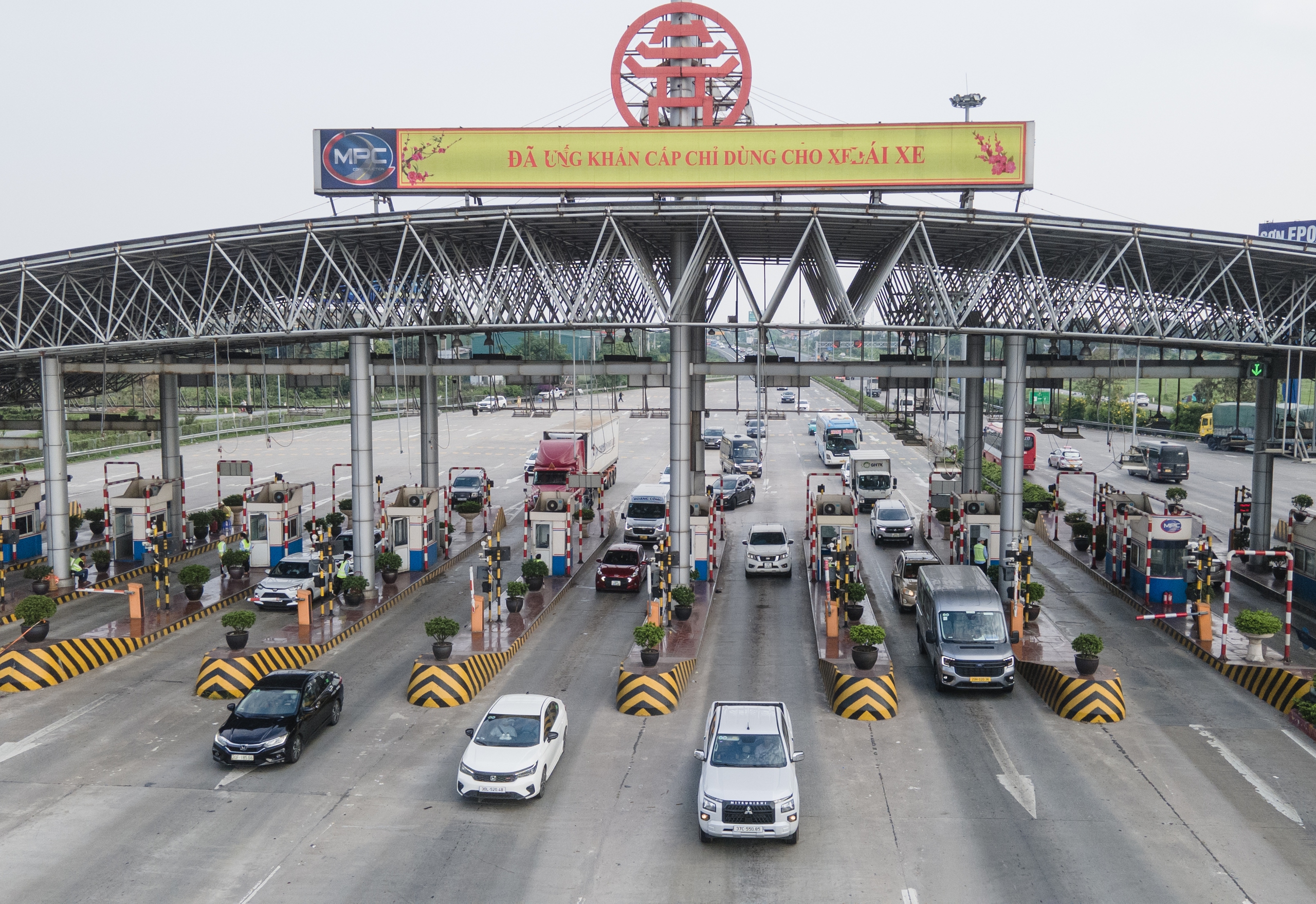 Người d&acirc;n trở lại Thủ đ&ocirc; sớm, cao tốc Ph&aacute;p V&acirc;n - Cầu Giẽ &ugrave;n ứ k&eacute;o d&agrave;i- Ảnh 9.
