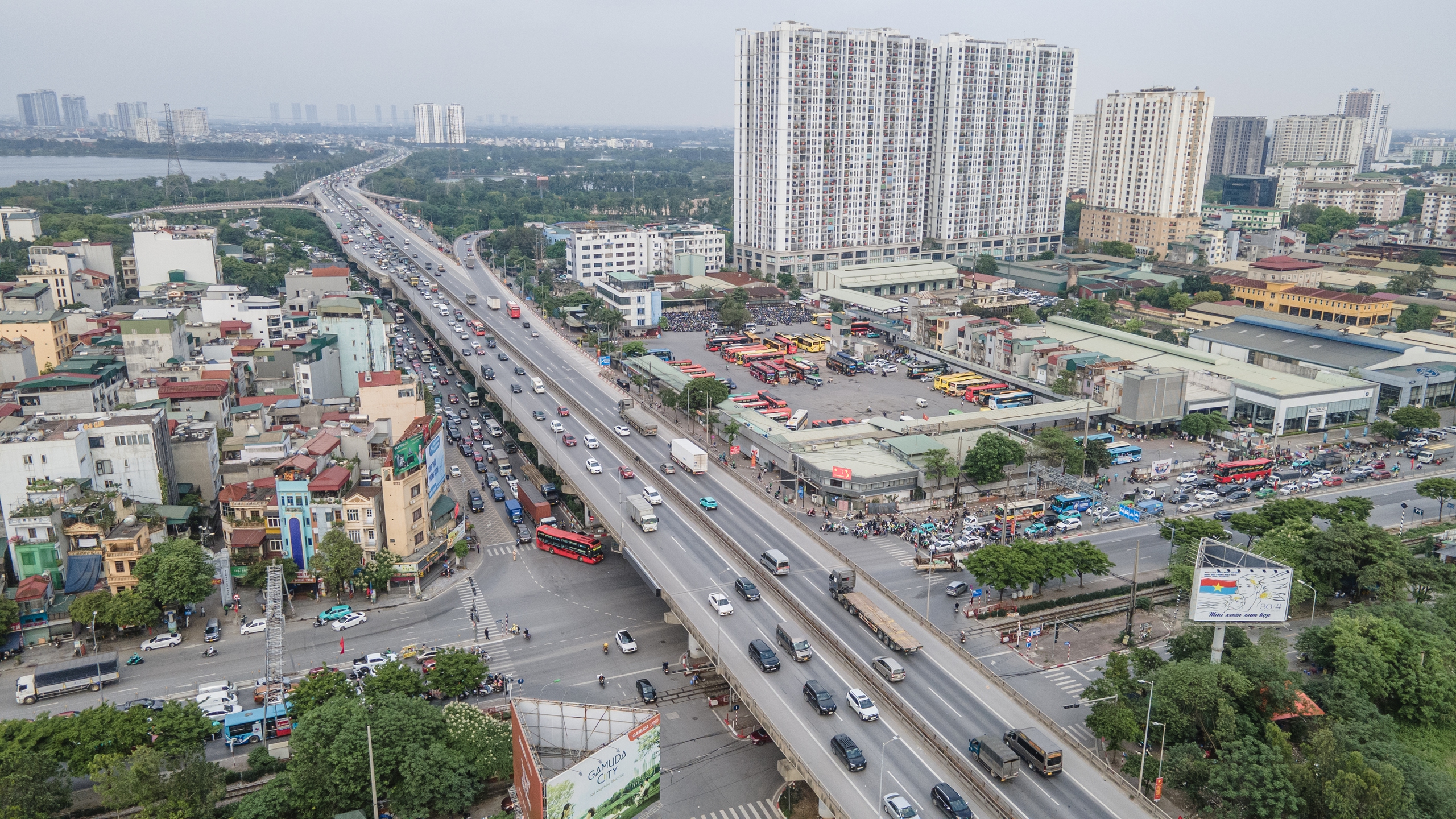 Người d&acirc;n trở lại Thủ đ&ocirc; sớm, cao tốc Ph&aacute;p V&acirc;n - Cầu Giẽ &ugrave;n ứ k&eacute;o d&agrave;i- Ảnh 10.