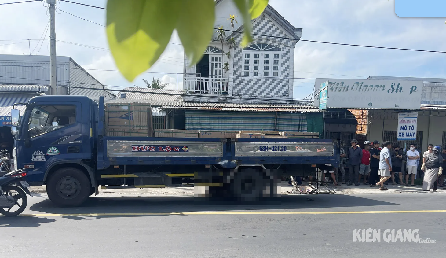 Hiện trường vụ tai nạn - Ảnh: B&aacute;o Ki&ecirc;n Giang.