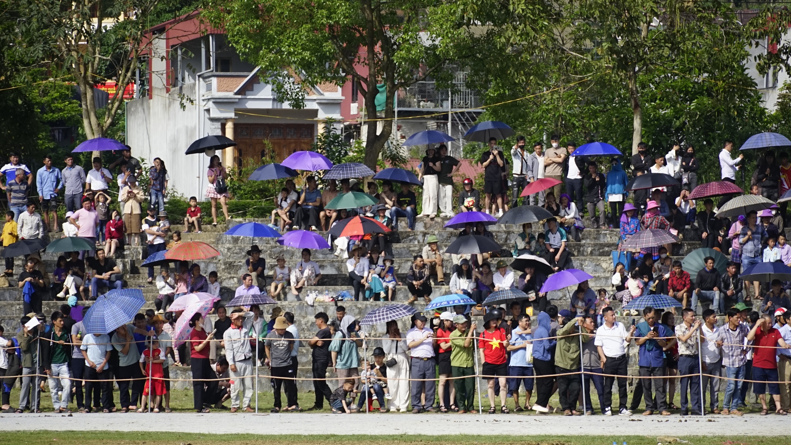 Độc đ&aacute;o đua ngựa giữa n&uacute;i rừng Bắc H&agrave;- Ảnh 12.