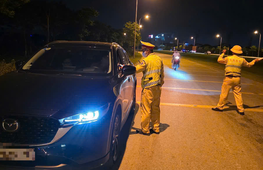 Ngăn ma men diễu phố, đảm bảo an to&agrave;n dịp nghỉ lễ 30/4- Ảnh 1.