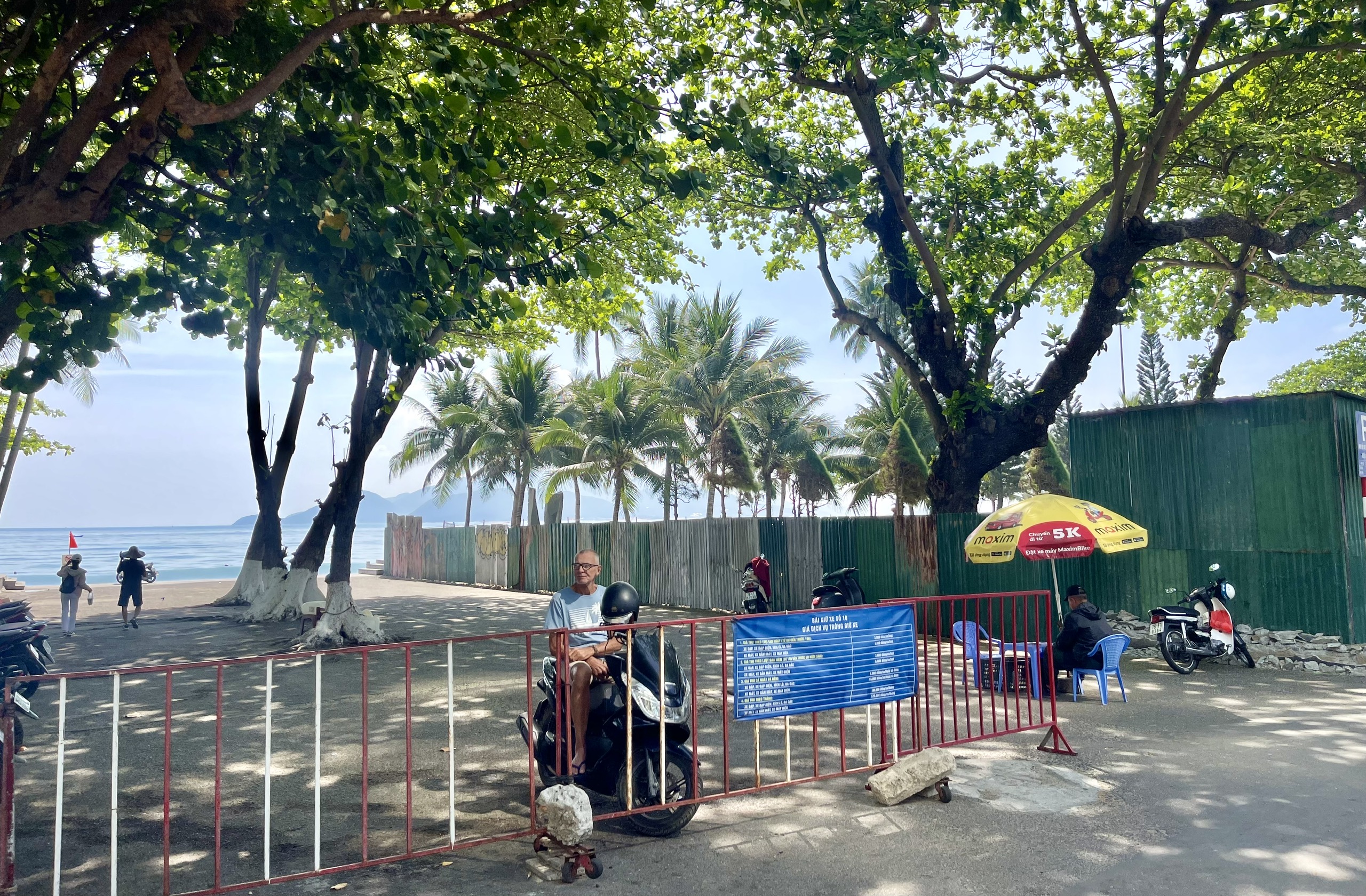 Nha Trang vận hành thu phí tự động 8 bãi xe dọc đường bờ biển- Ảnh 1. Nha Trang vận hành thu phí tự động 8 bãi xe dọc đường bờ biển- Ảnh 1.