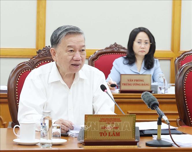 Tổng Bí thư chủ trì cuộc họp cho ý kiến tiến độ sắp xếp tổ chức bộ máy, đơn vị hành chính- Ảnh 3. Tổng Bí thư chủ trì cuộc họp cho ý kiến tiến độ sắp xếp tổ chức bộ máy, đơn vị hành chính- Ảnh 3.