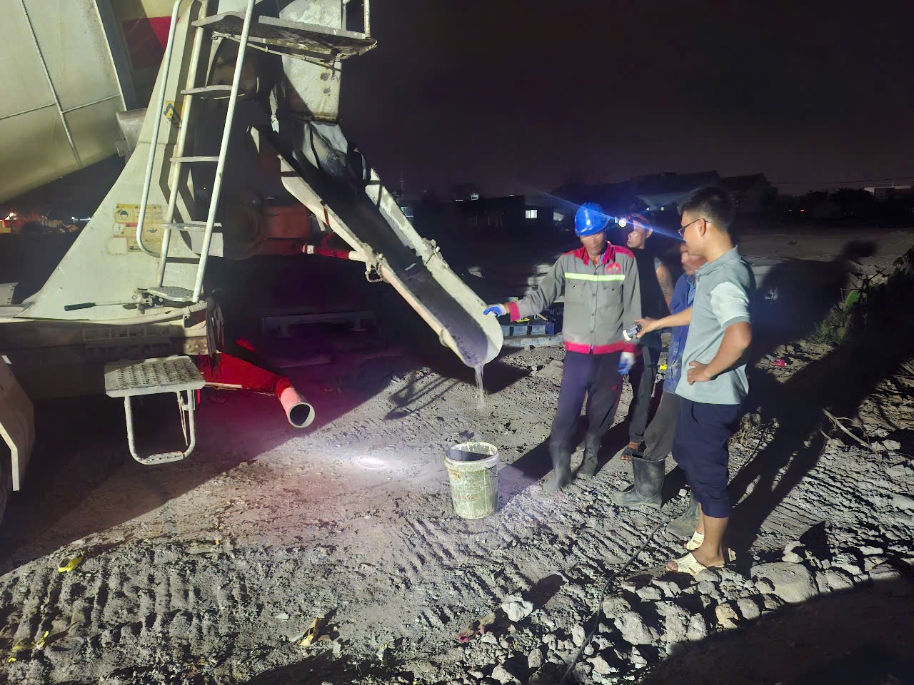 Xuy&ecirc;n đ&ecirc;m thi c&ocirc;ng cao tốc, V&agrave;nh đai 3 TP.HCM qua Đồng Nai- Ảnh 11.