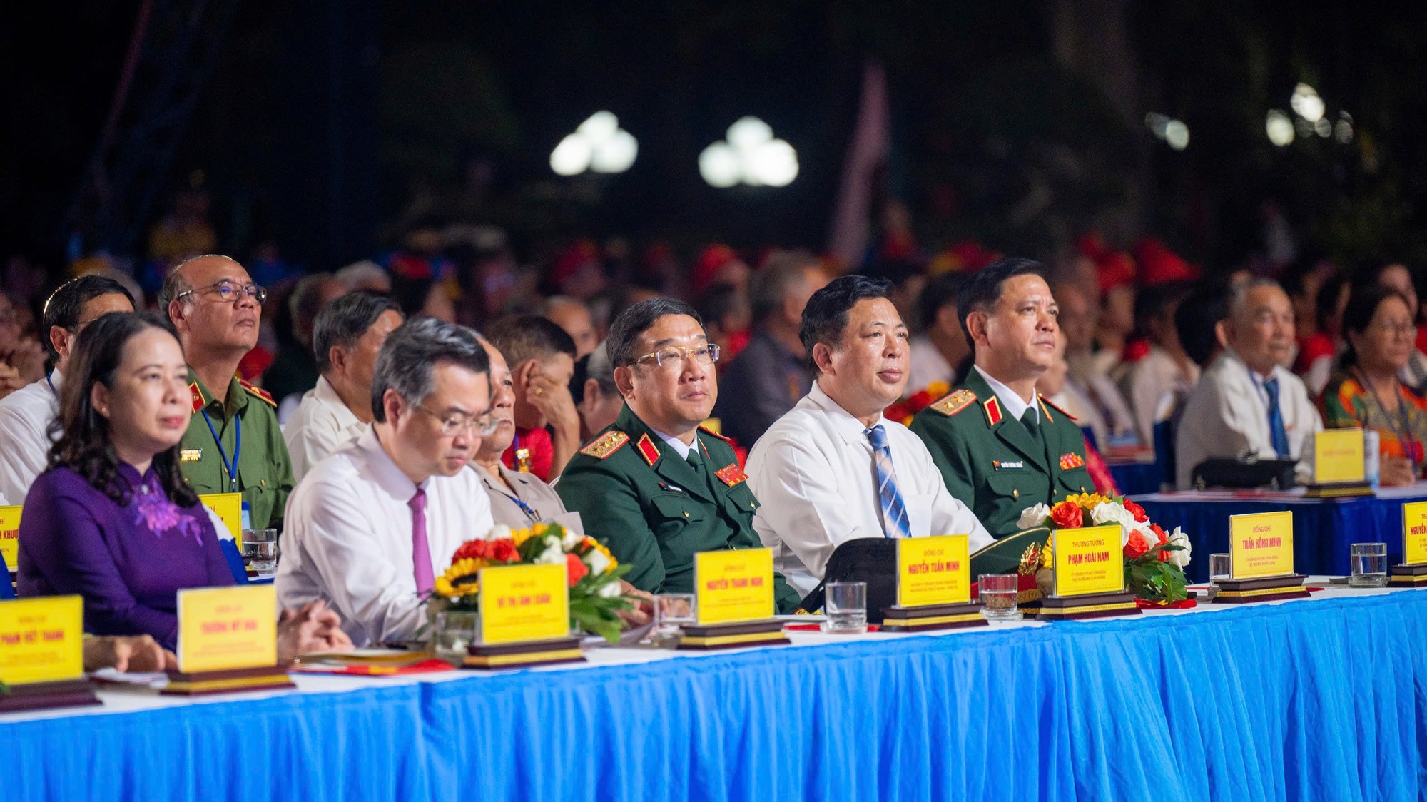 50 năm giải ph&oacute;ng, C&ocirc;n Đảo rực s&aacute;ng đ&ecirc;m tri &acirc;n- Ảnh 3.