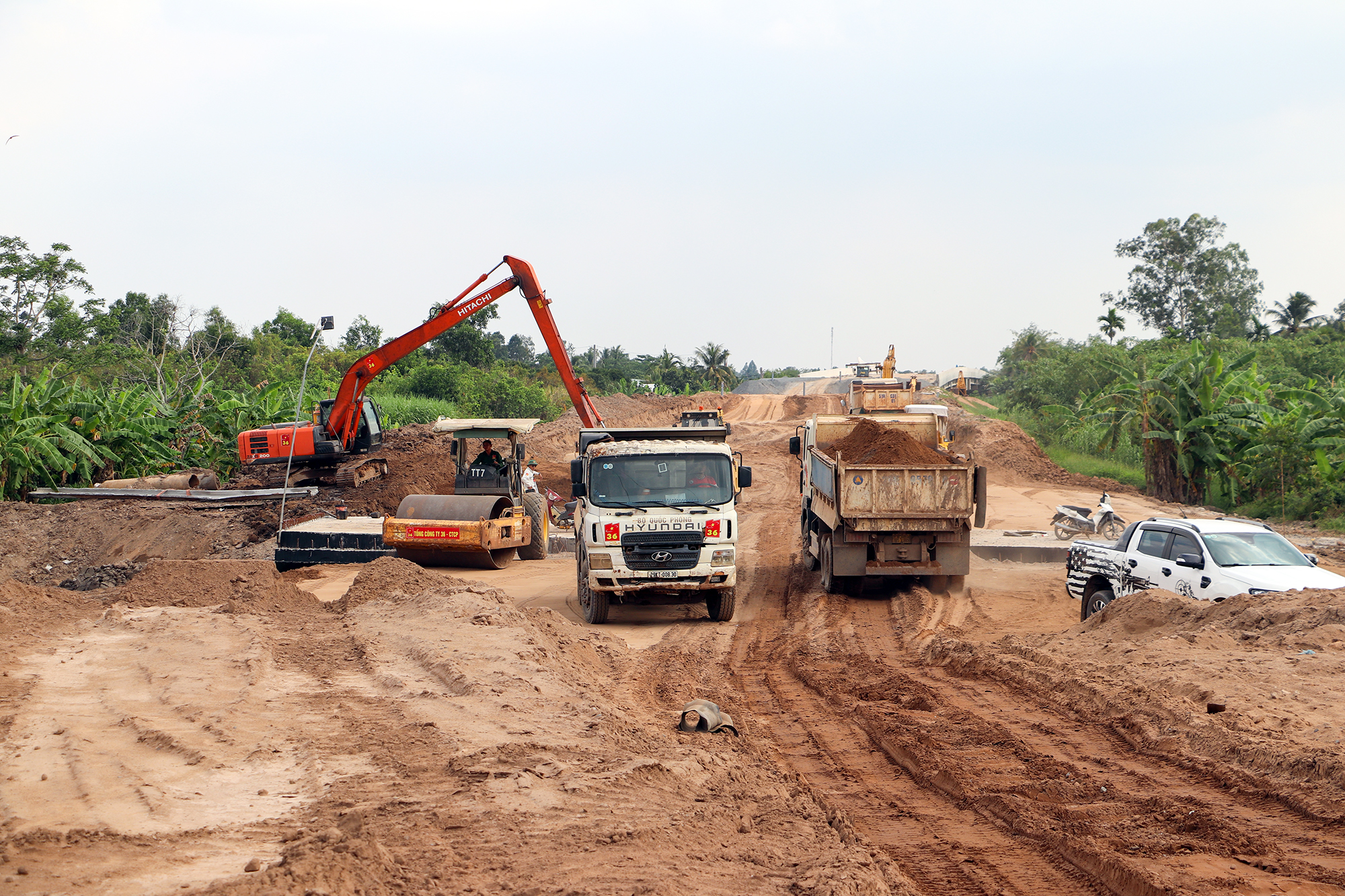 T&acirc;m t&igrave;nh những người b&aacute;m c&ocirc;ng trường cao tốc Cần Thơ - C&agrave; Mau xuy&ecirc;n lễ- Ảnh 2.